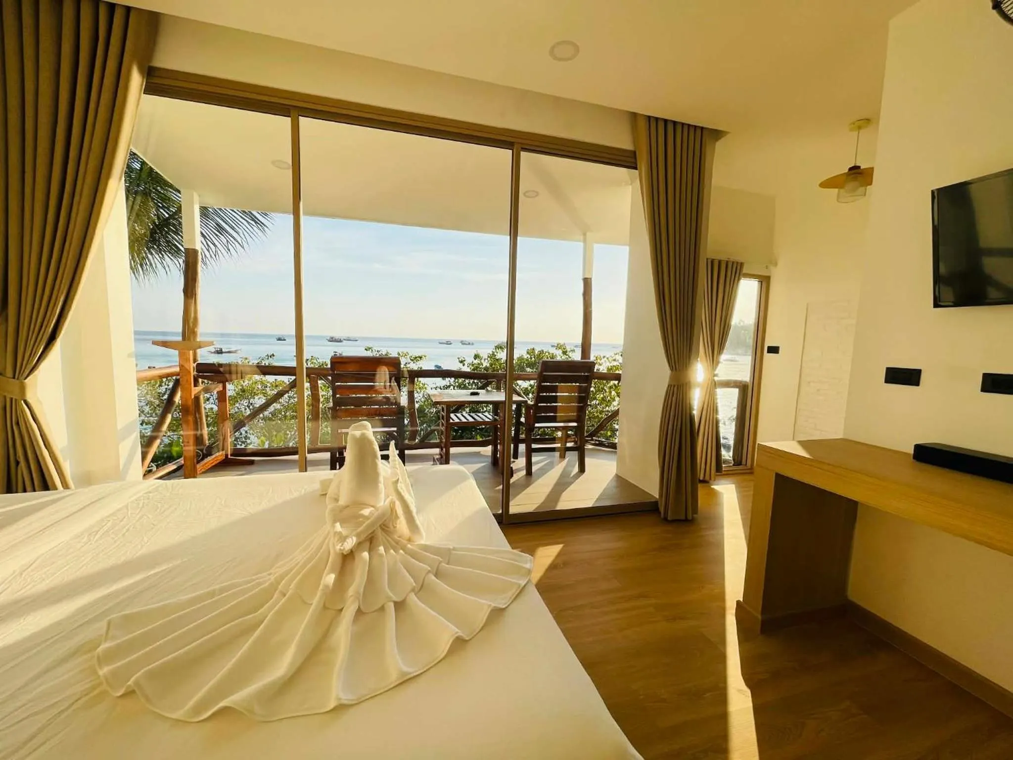 Bed in Big Fish Resort Koh Tao