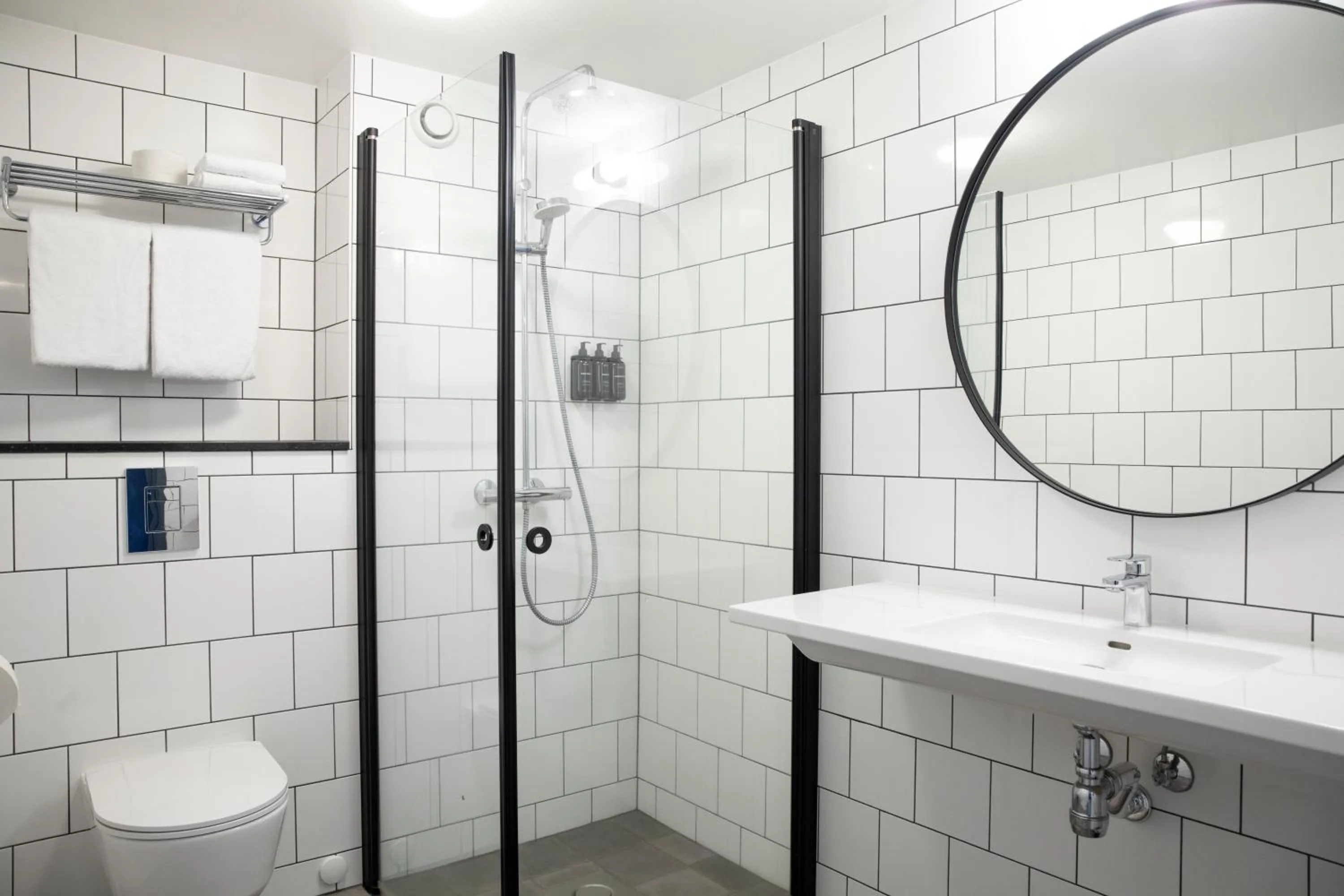 Shower in Home Hotel Tollboden