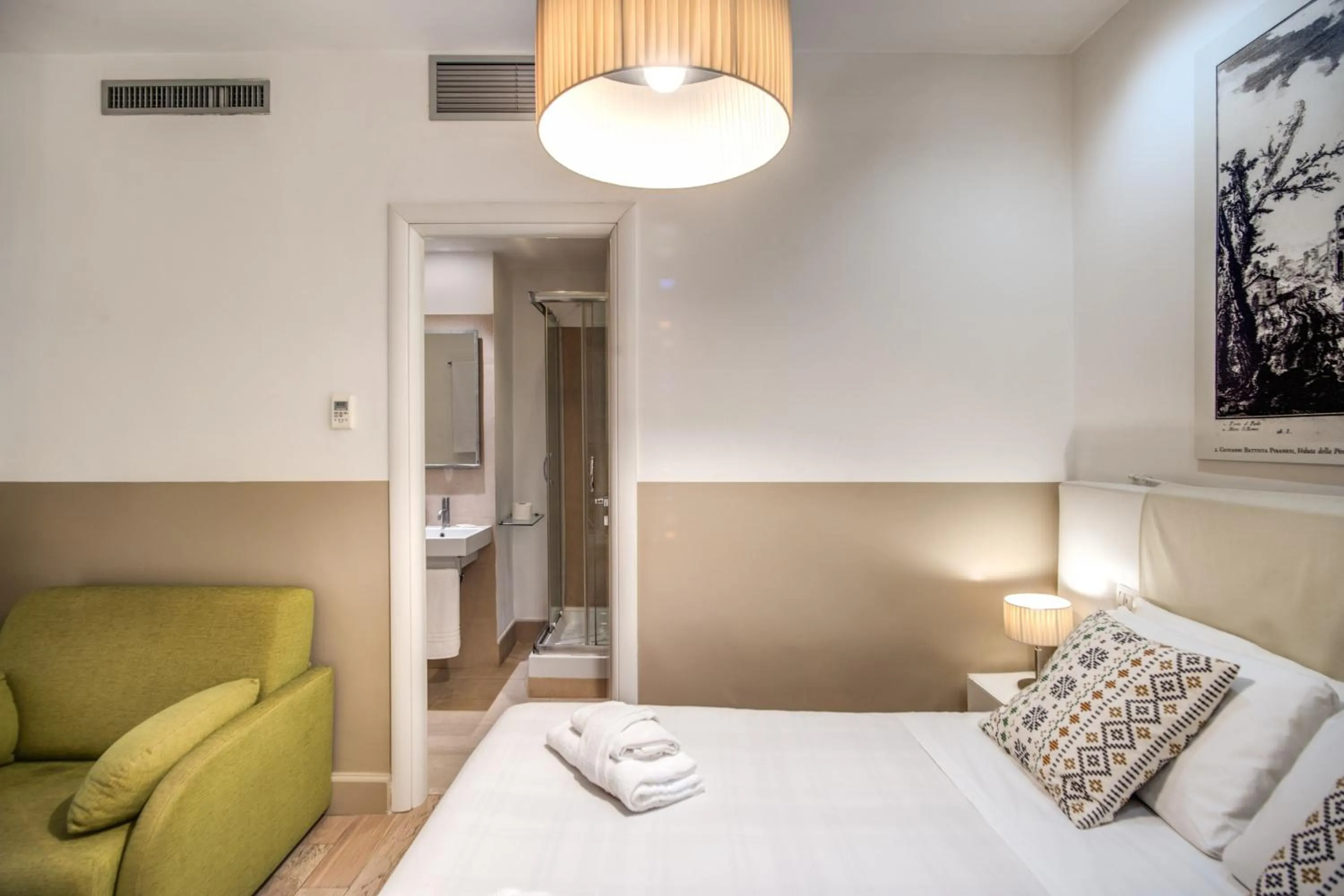 Bed in A Peace Of Rome B&B