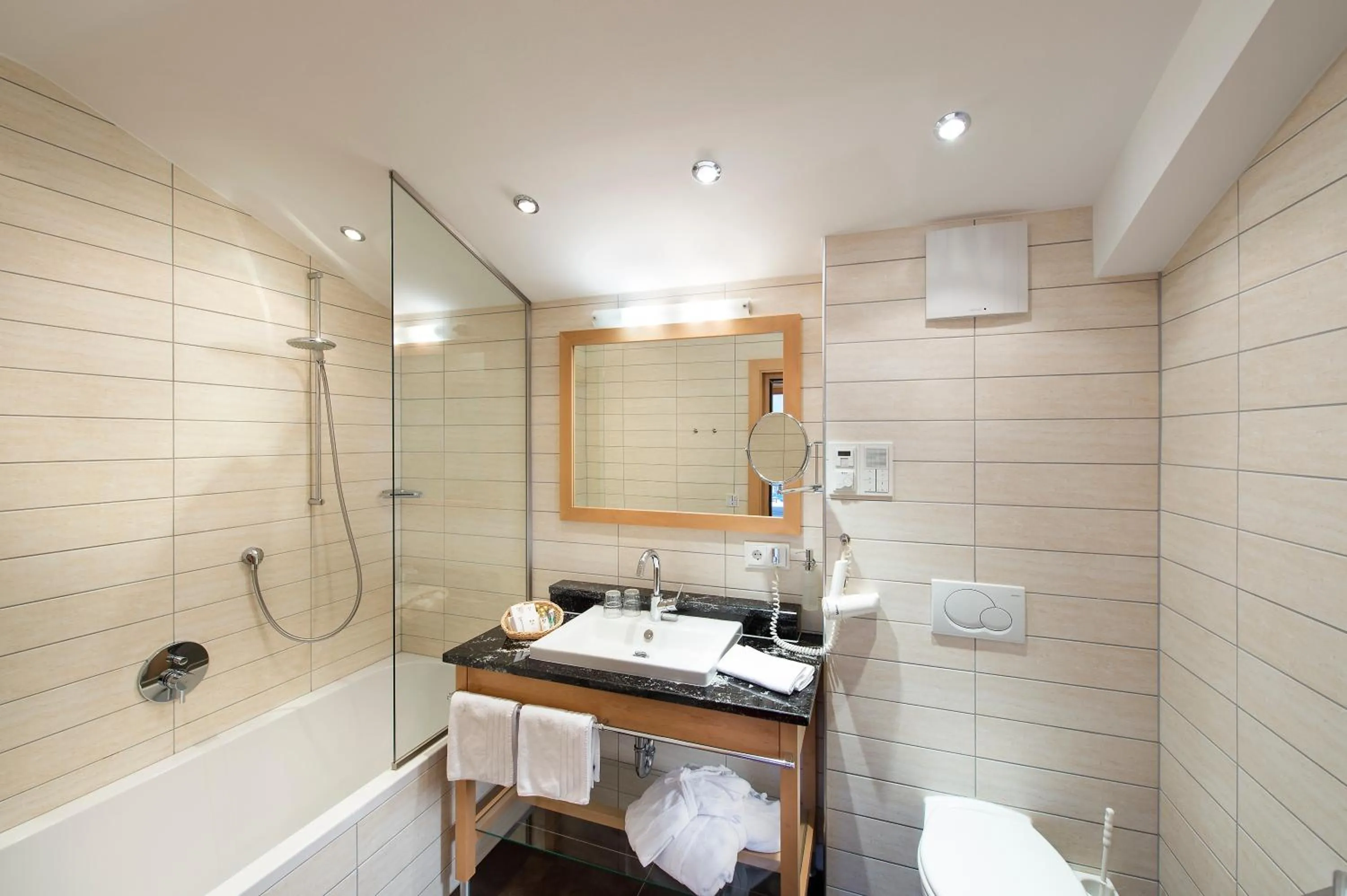 Shower in Alpvita Piz Tasna