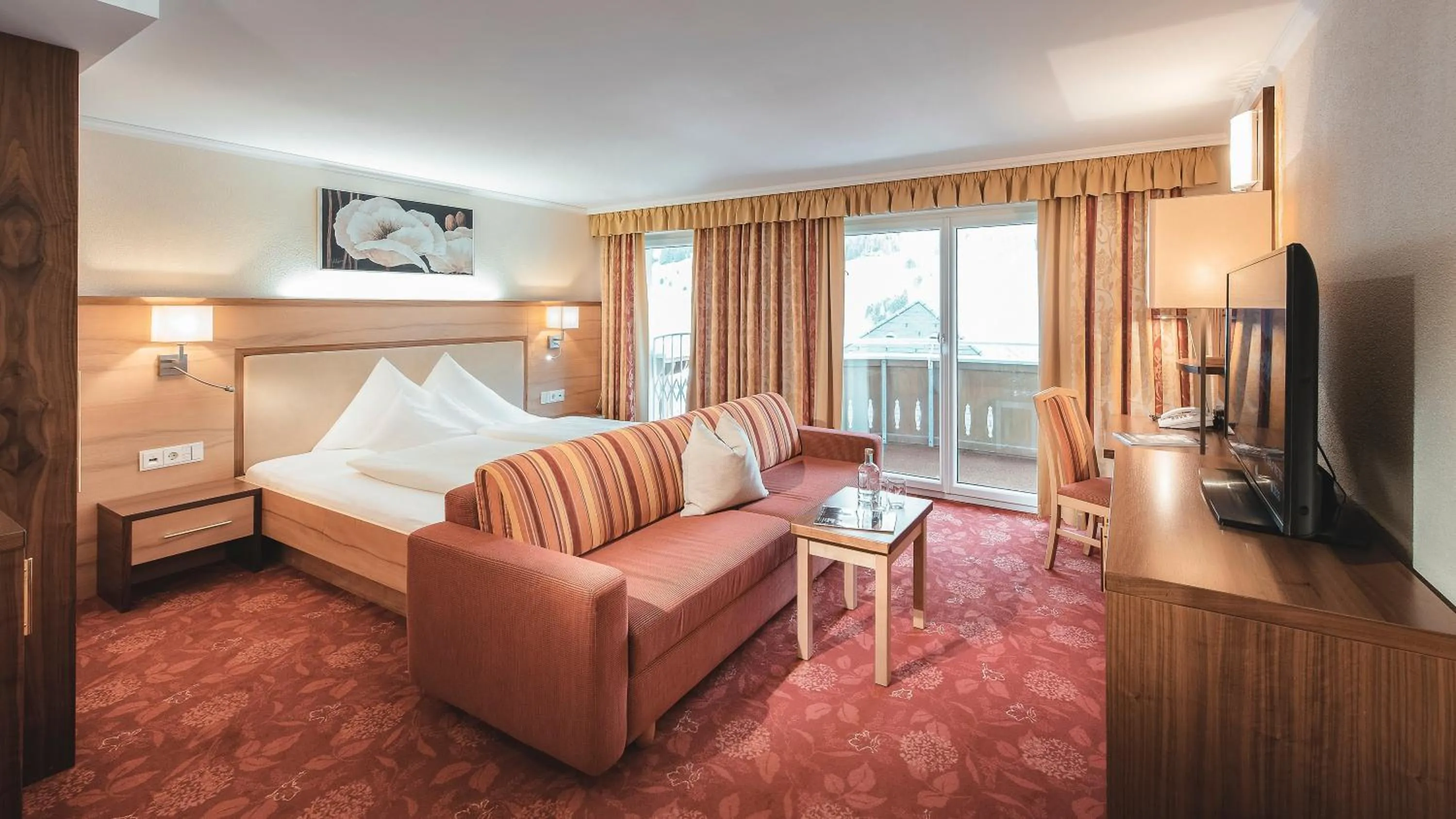 Communal lounge/ TV room, Bed in Alpvita Piz Tasna