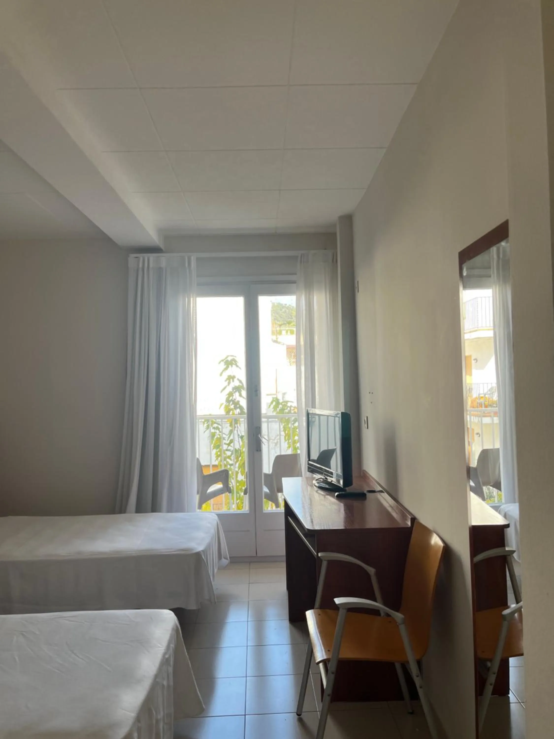 Bedroom, Bed in Hotel GHT Simeon