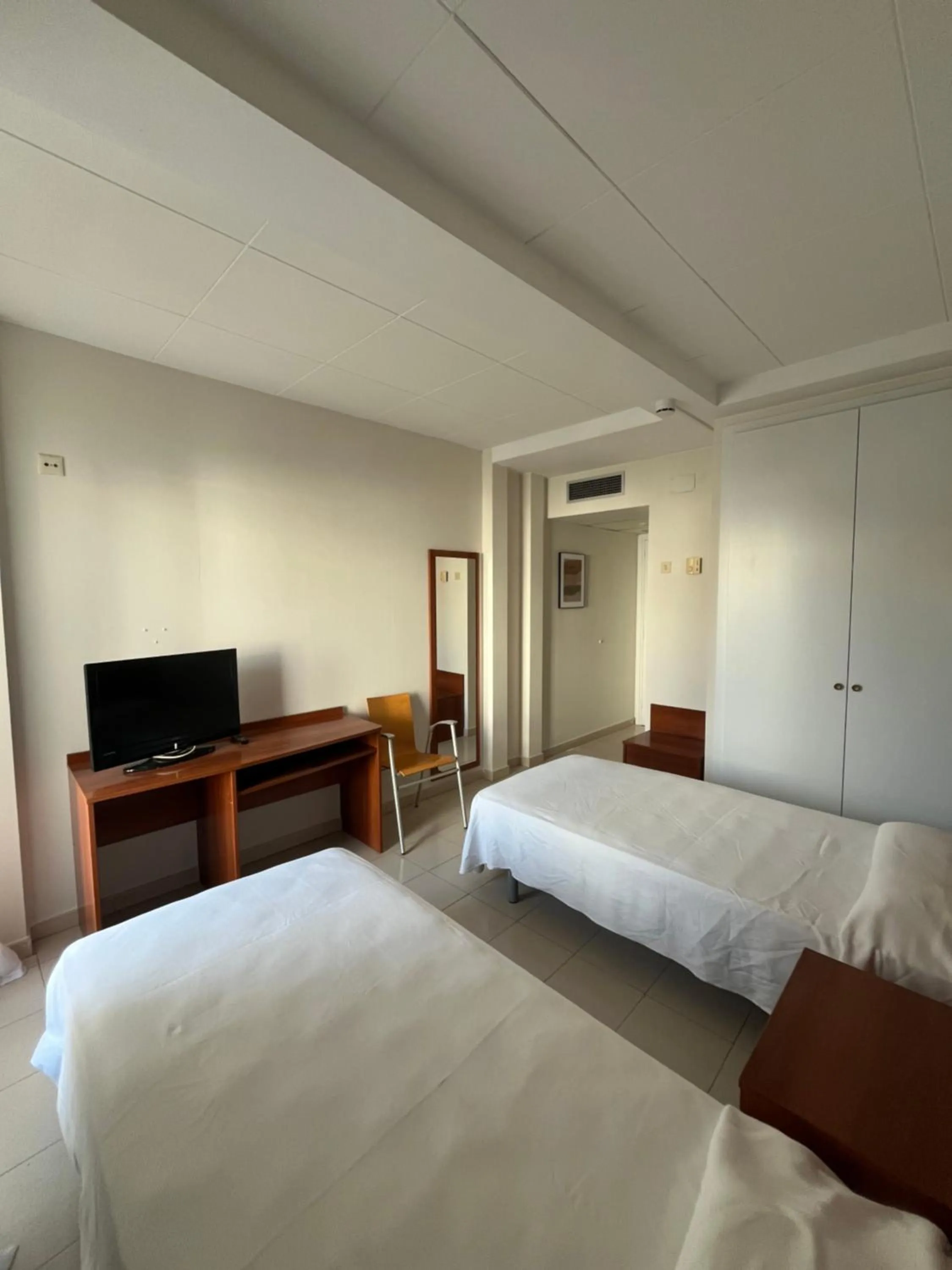 Photo of the whole room, Bed in Hotel GHT Simeon