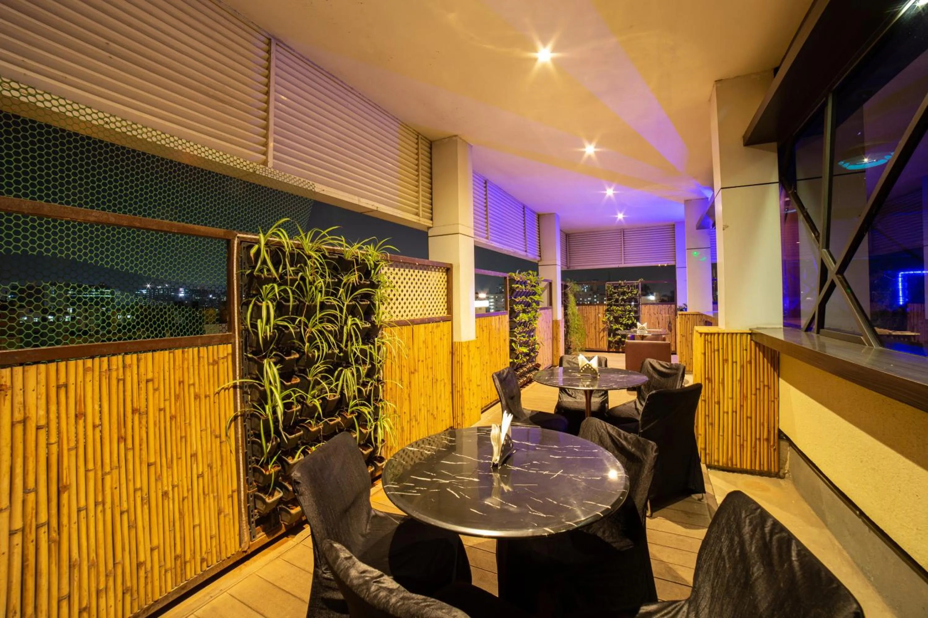 Lounge or bar in ICON SELECT by Bhagini