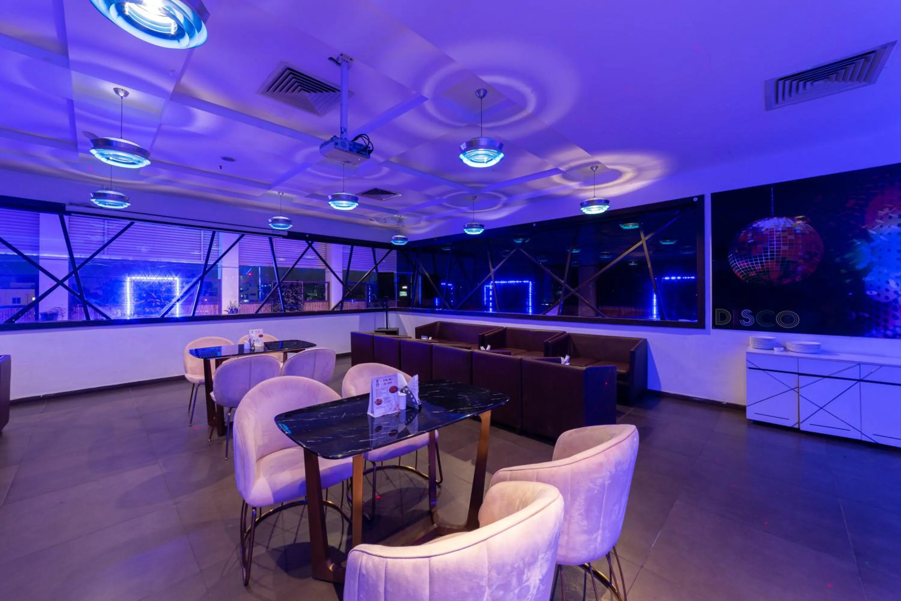 Lounge or bar in ICON SELECT by Bhagini