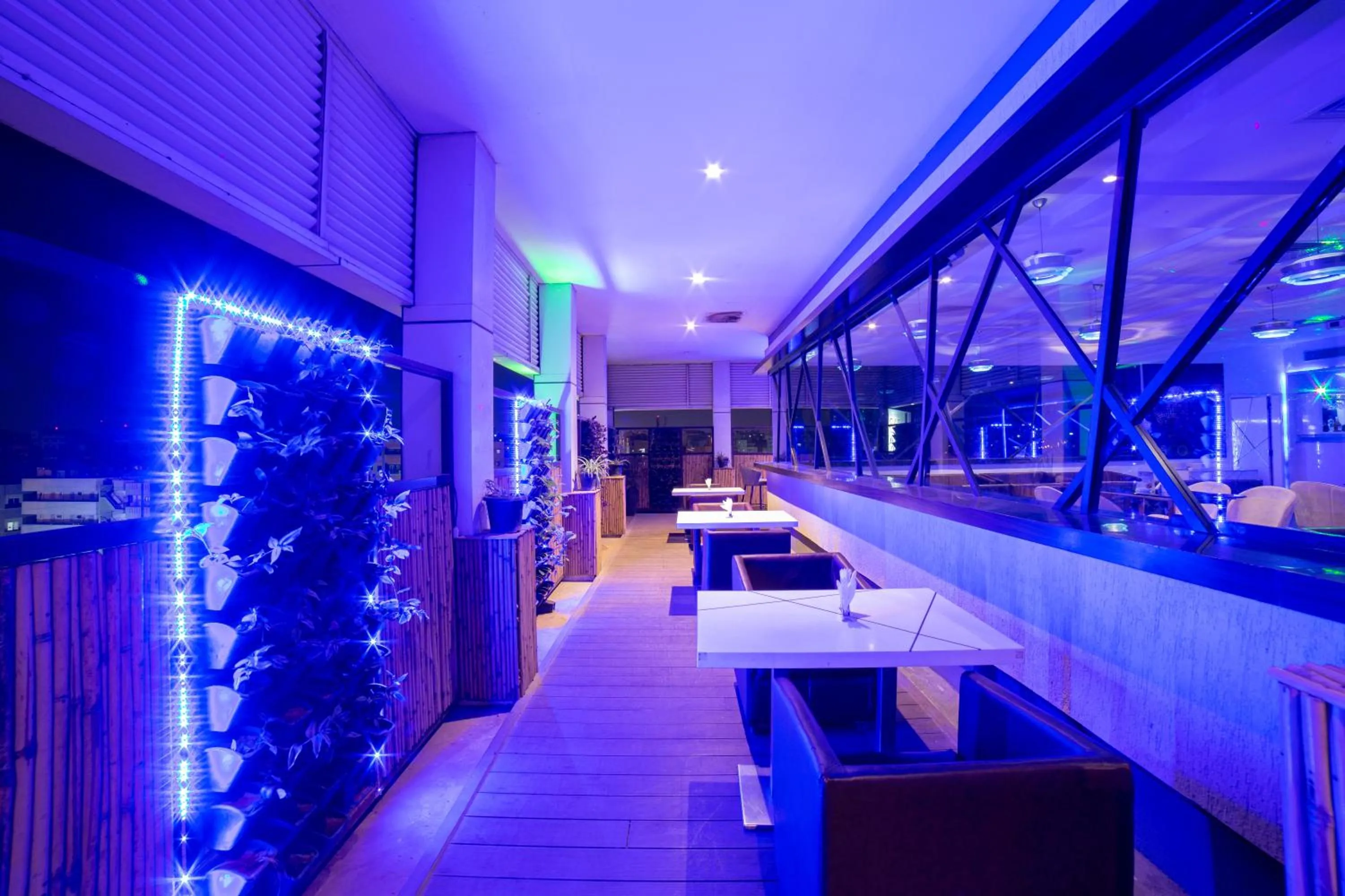 Lounge or bar in ICON SELECT by Bhagini