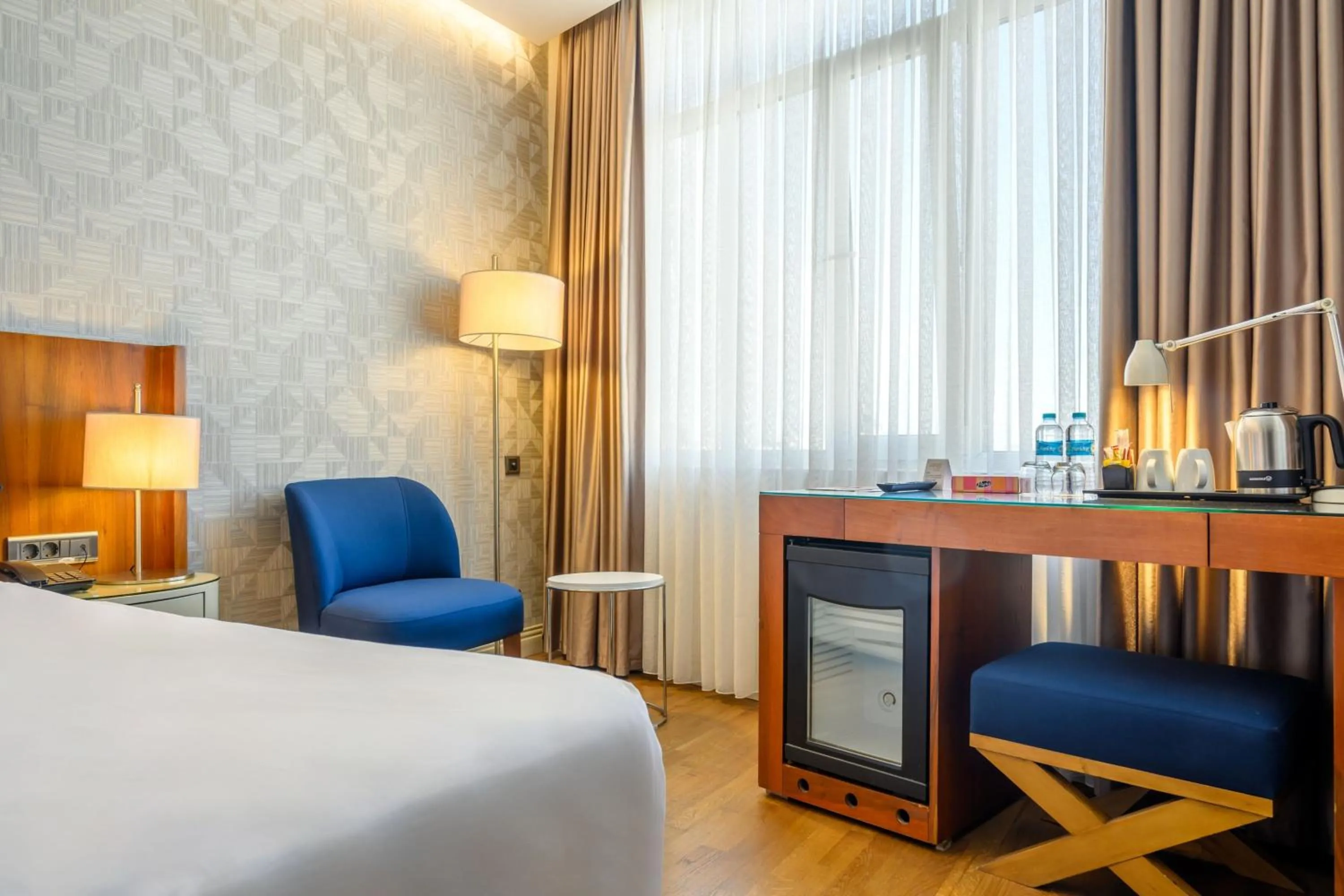 Photo of the whole room, Bed in Four Points Flex by Sheraton Istanbul Taksim Square