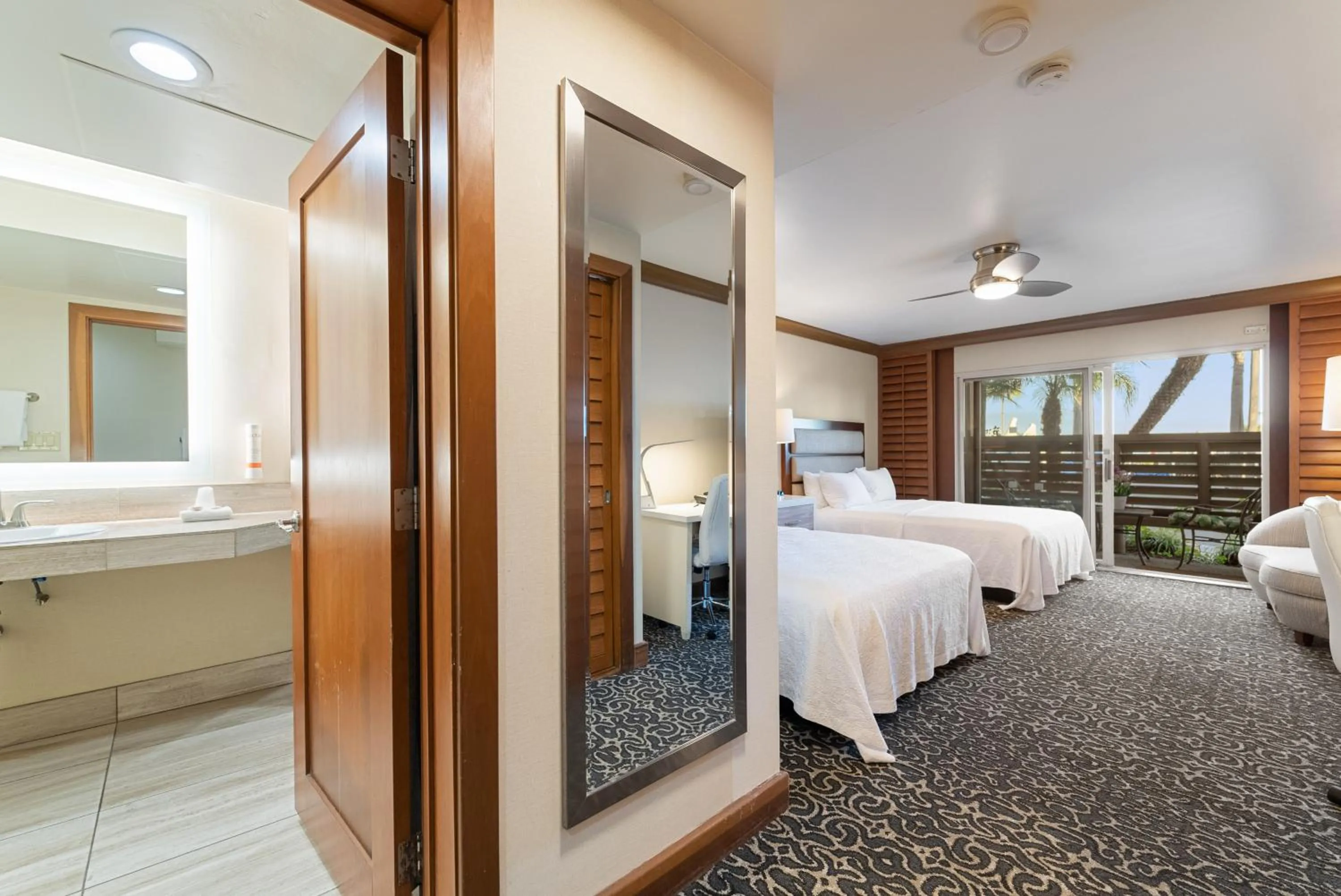 Photo of the whole room, Bed in Humphreys Half Moon Inn