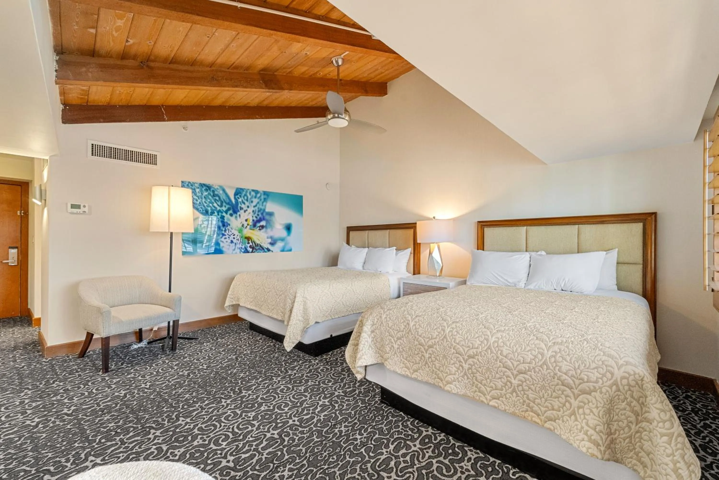 Photo of the whole room, Bed in Humphreys Half Moon Inn