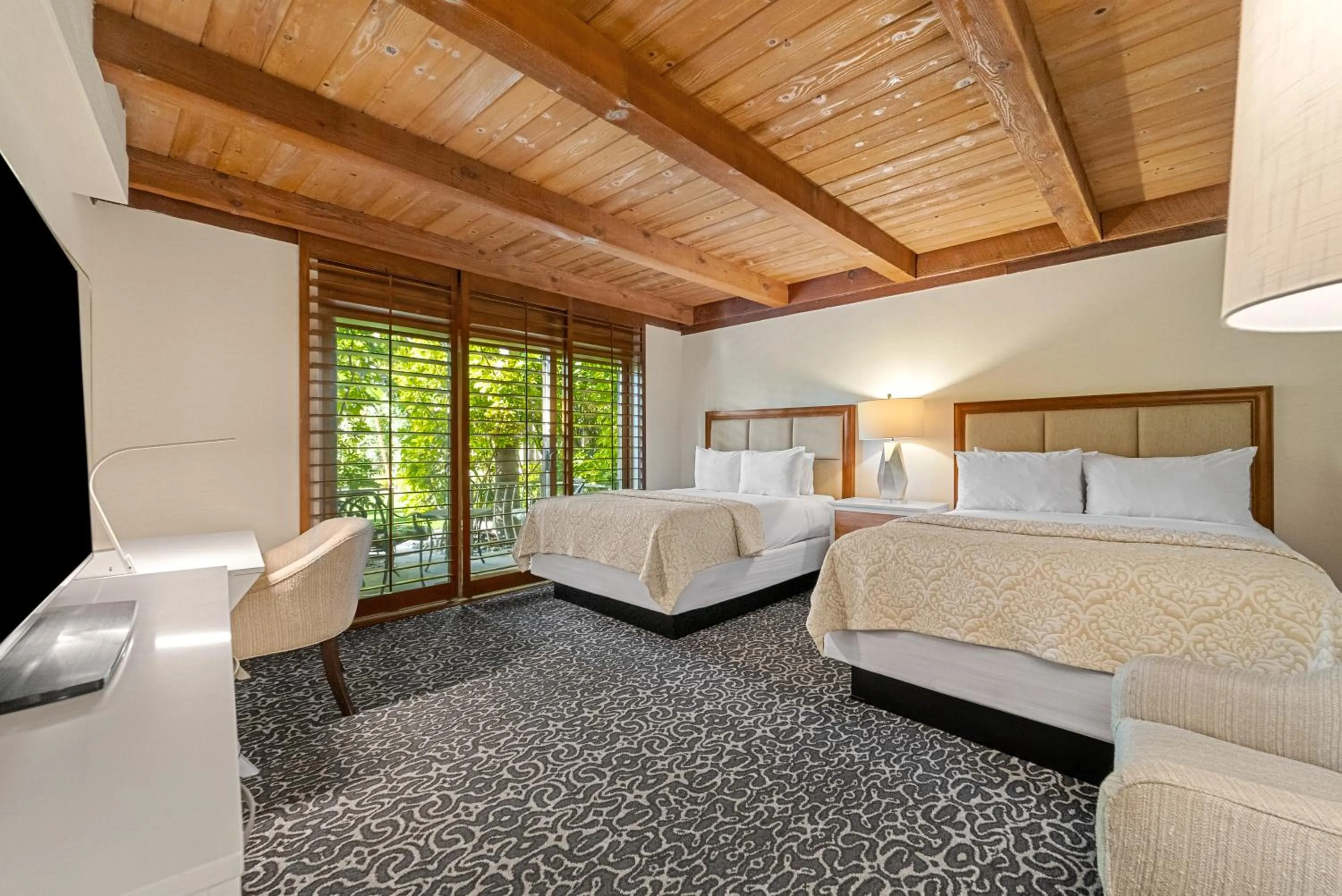 Photo of the whole room, Bed in Humphreys Half Moon Inn