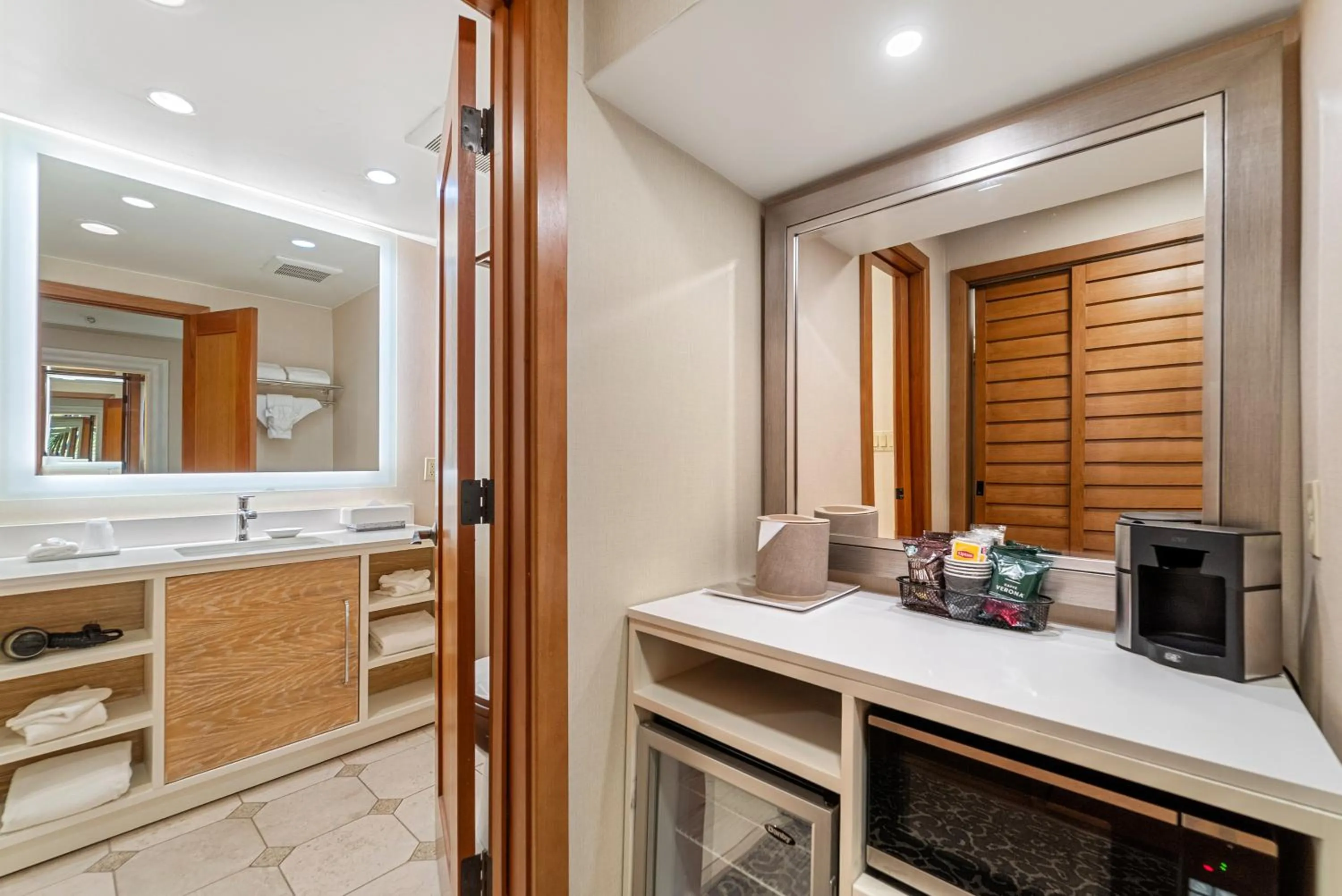 Coffee/tea facilities in Humphreys Half Moon Inn