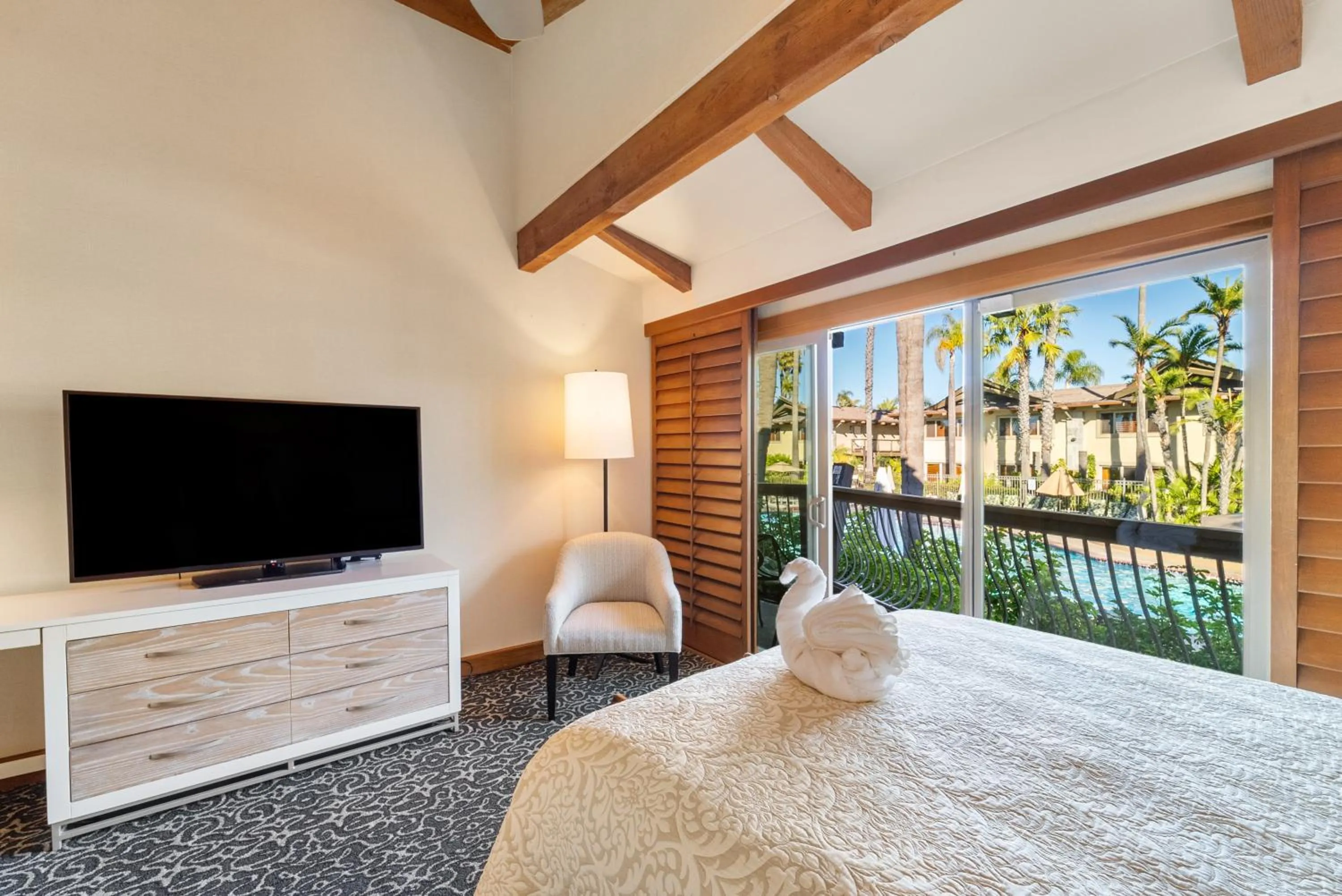 View (from property/room), Bed in Humphreys Half Moon Inn