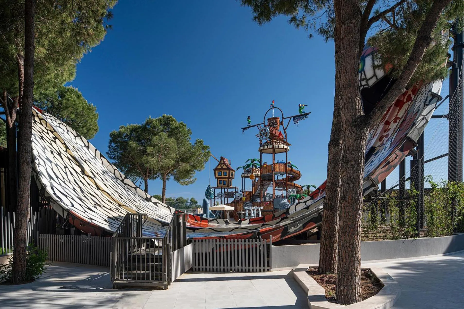 Swimming pool in Voyage Belek Golf & Spa Hotel