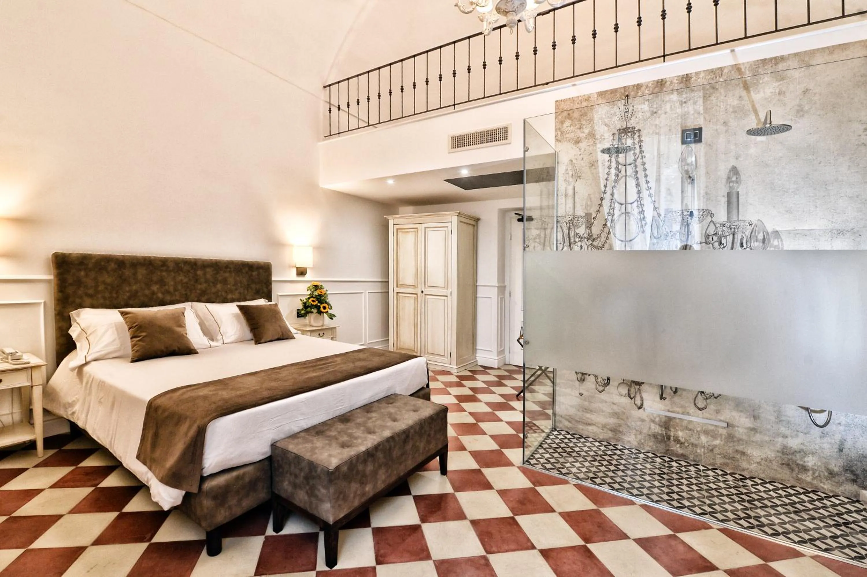 Shower, Bed in Casa Isabella Exclusive Hotel