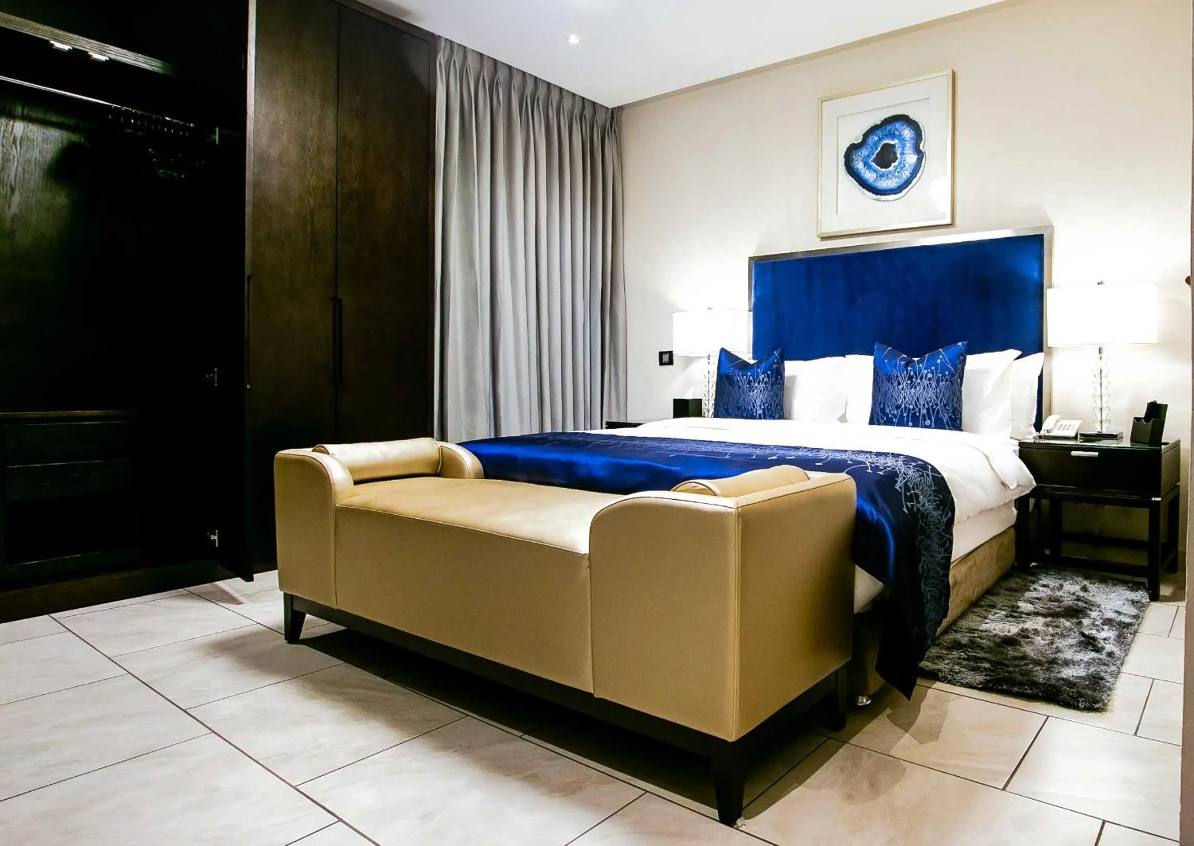 Bed in Oak Plaza Suites