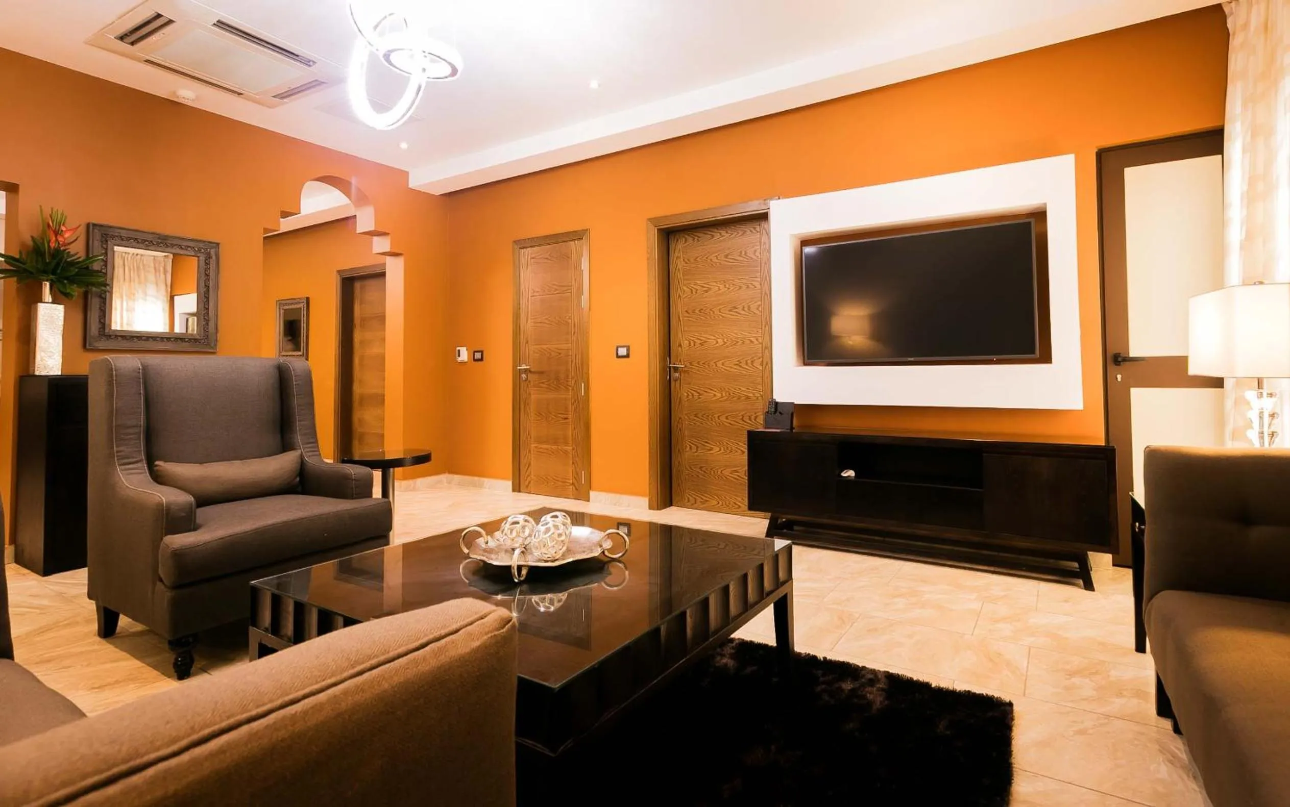 Living room in Oak Plaza Suites