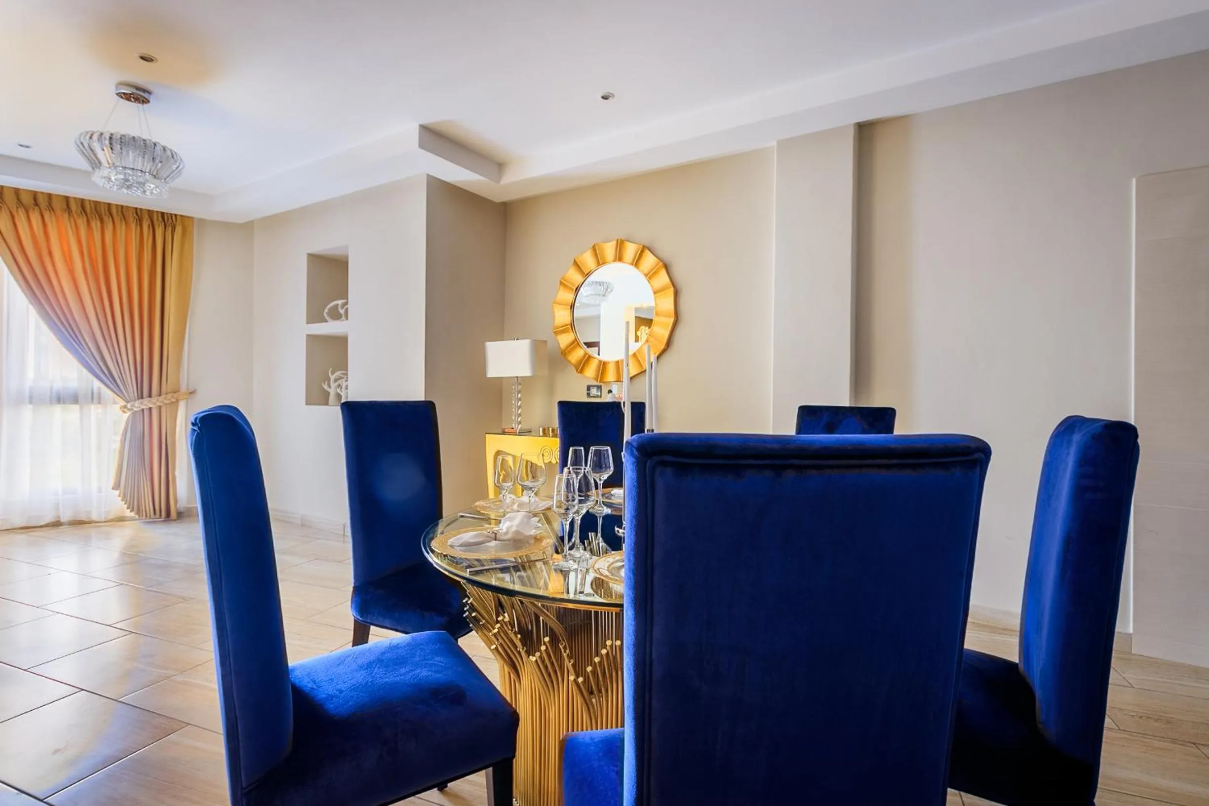 Kitchen or kitchenette in Oak Plaza Suites