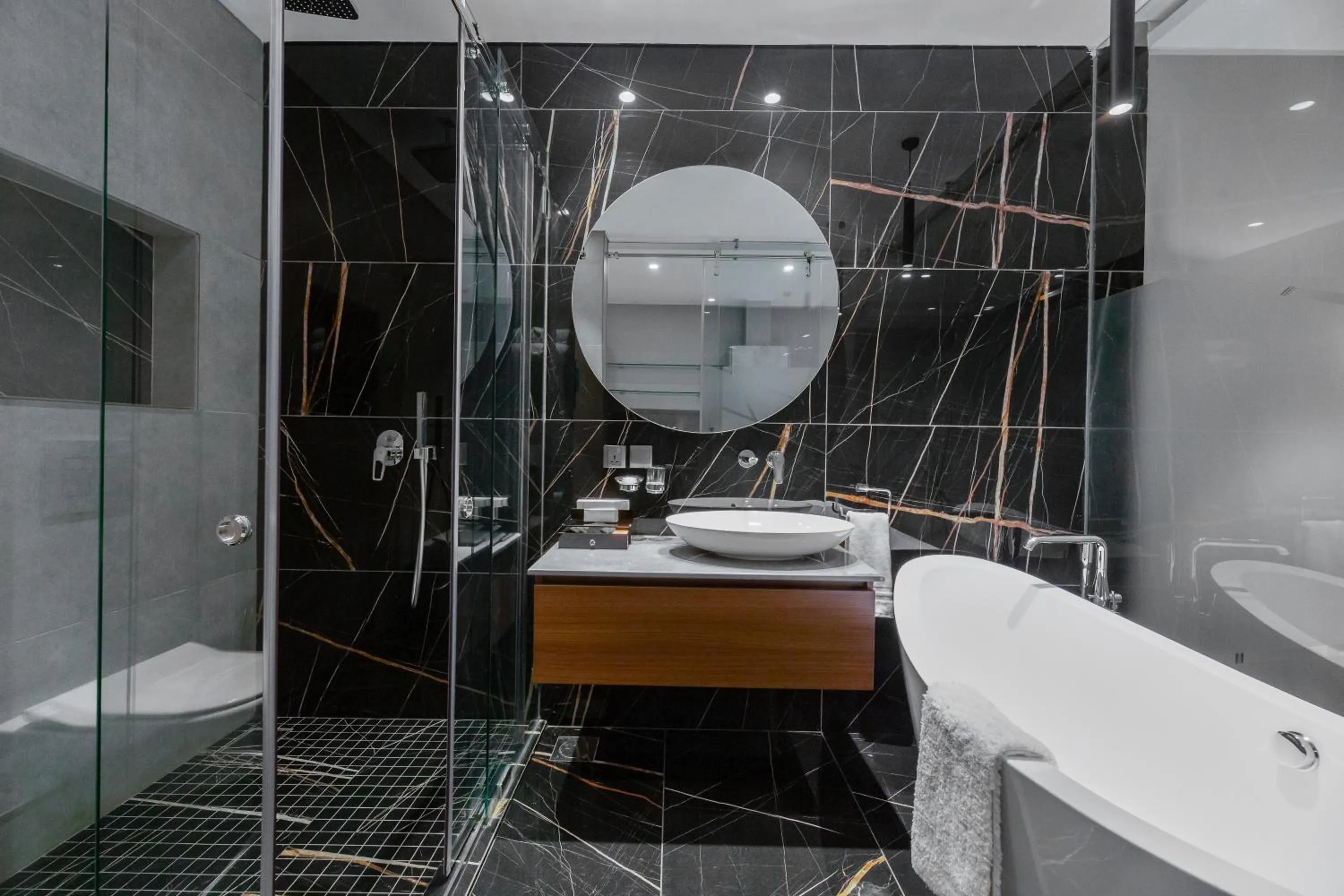 Shower in Oak Plaza Suites