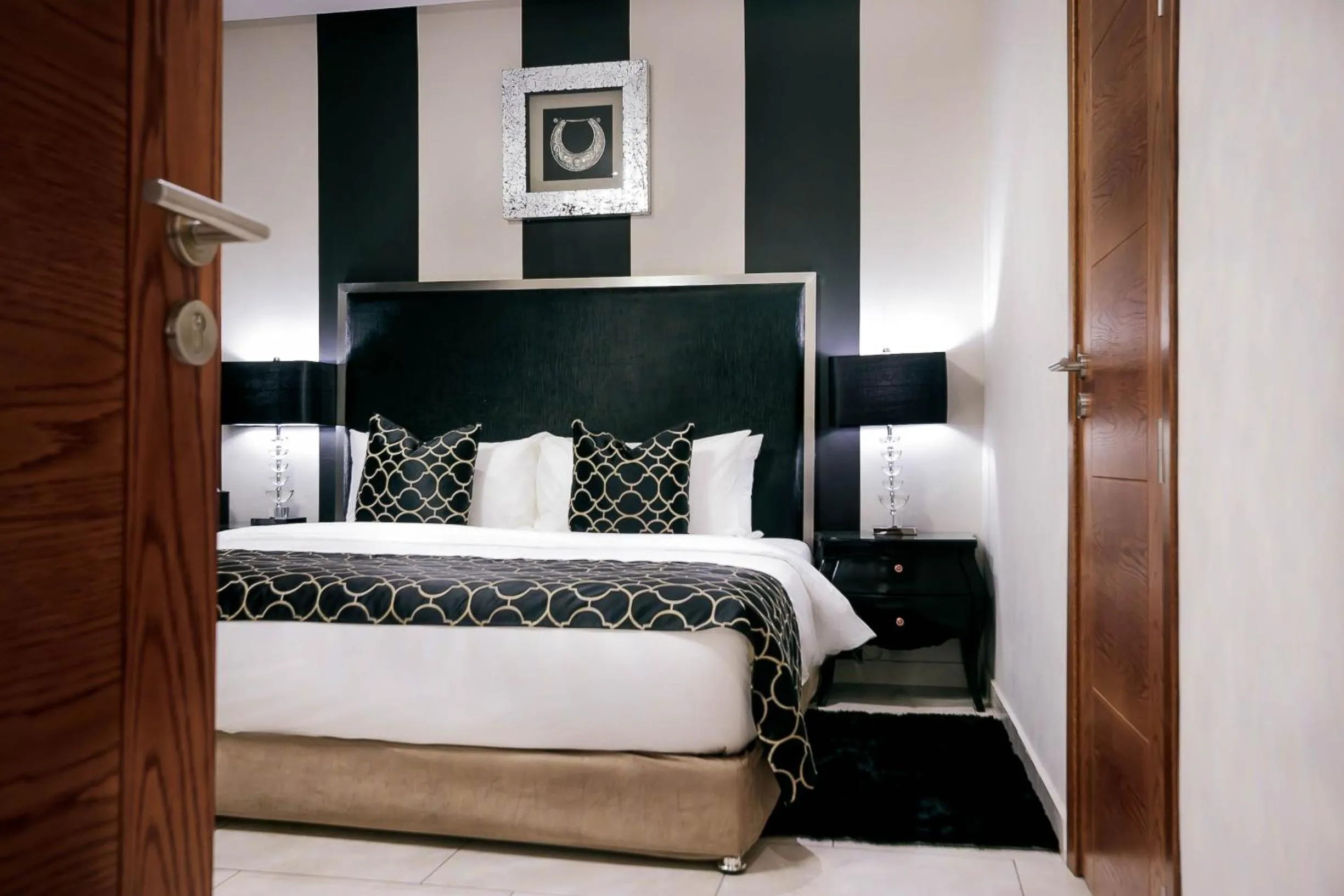 Bed in Oak Plaza Suites