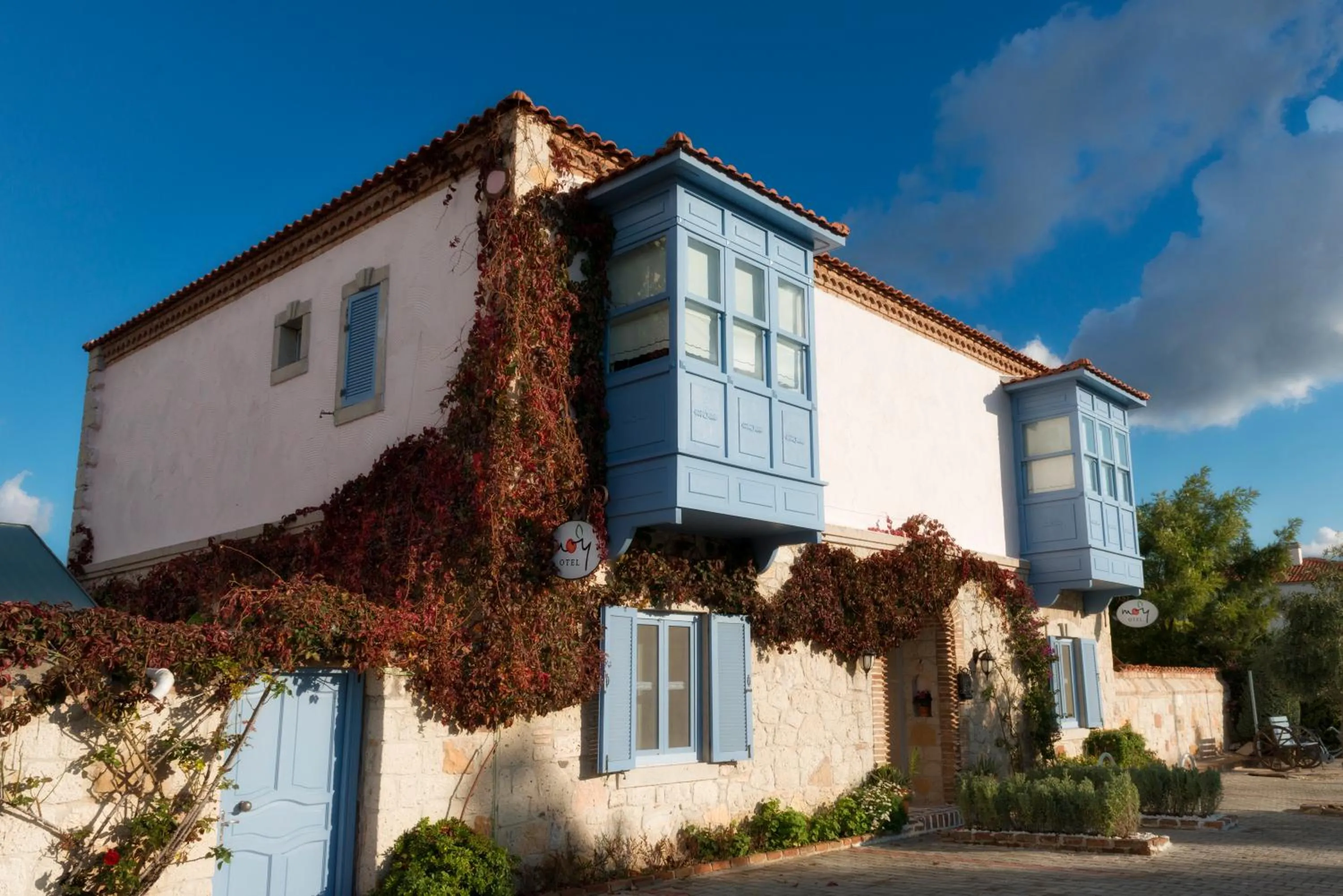Property building in Moy Hotel