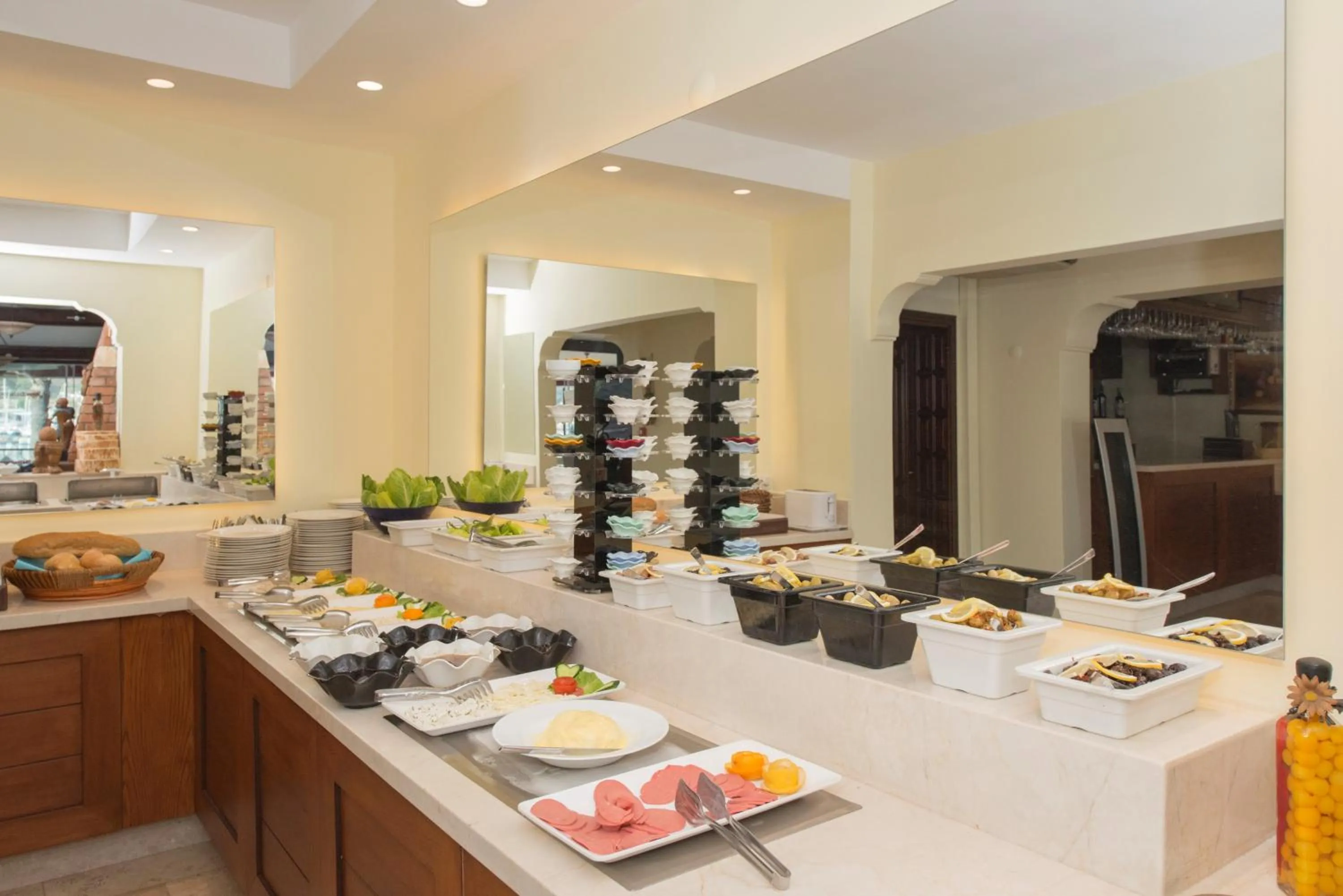 Restaurant/places to eat in Hotel Villa Daffodil