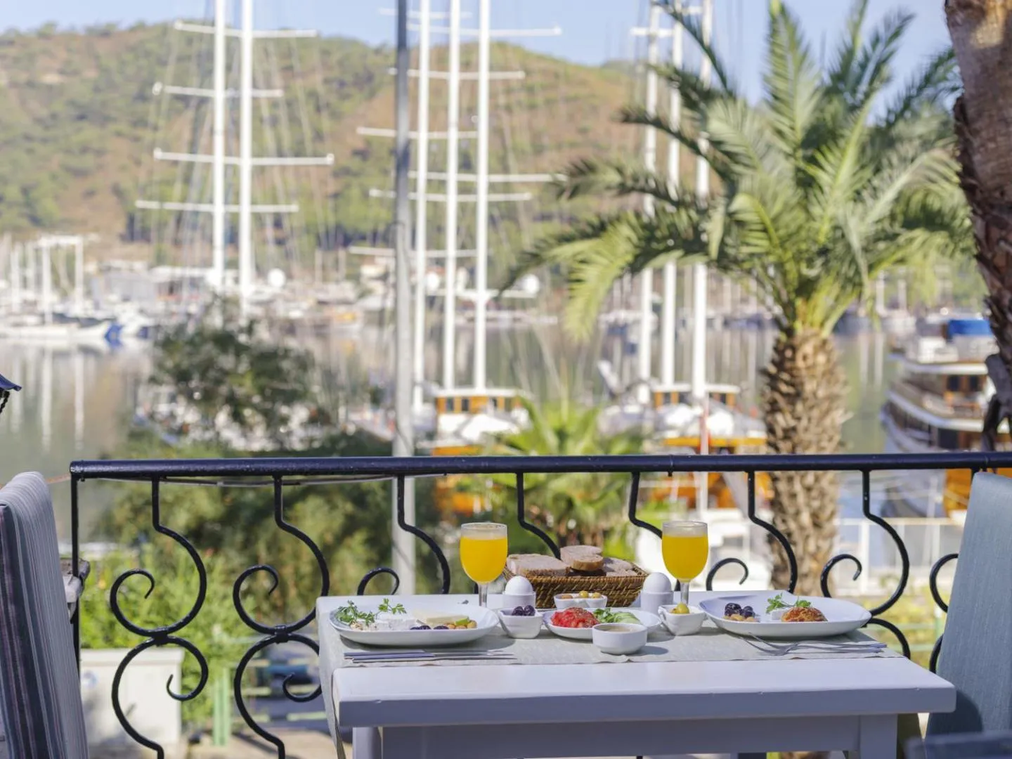 Food and drinks in Hotel Villa Daffodil