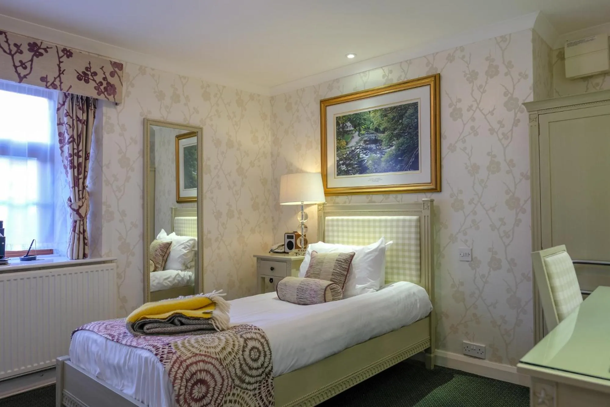 Bedroom, Bed in Exmoor White Horse Inn