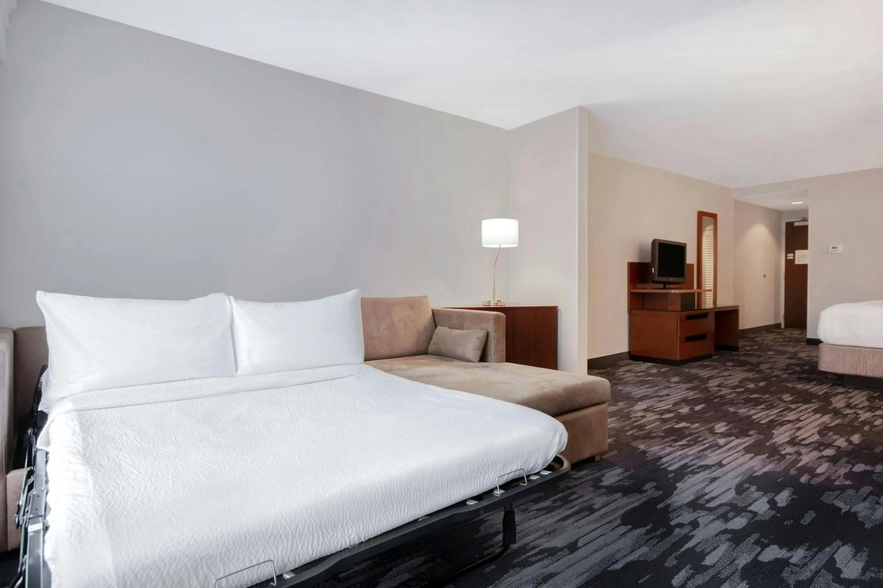 Photo of the whole room, Bed in Fairfield Inn and Suites by Marriott Rochester West/Greece