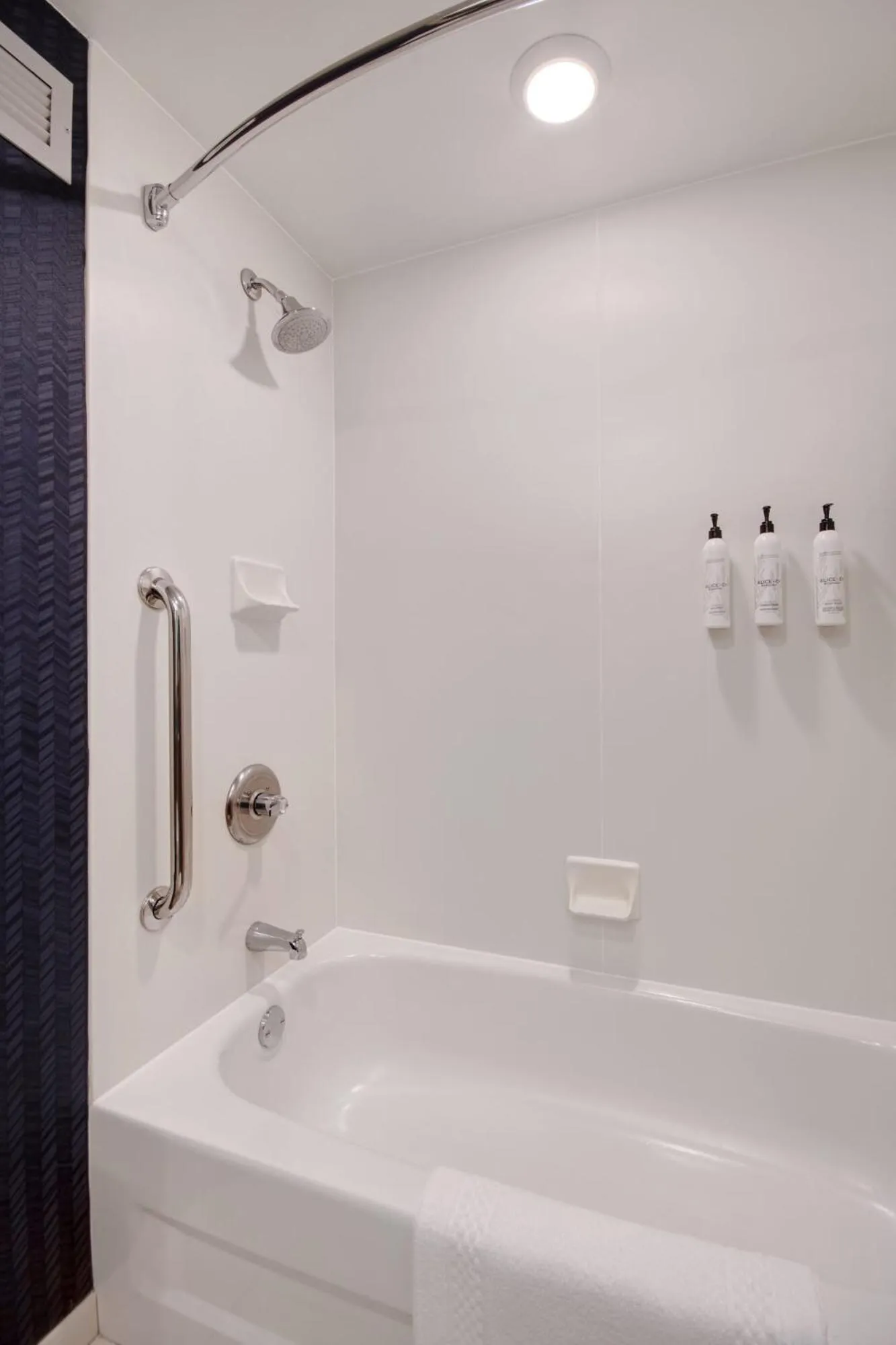 Bathroom in Fairfield Inn and Suites by Marriott Rochester West/Greece