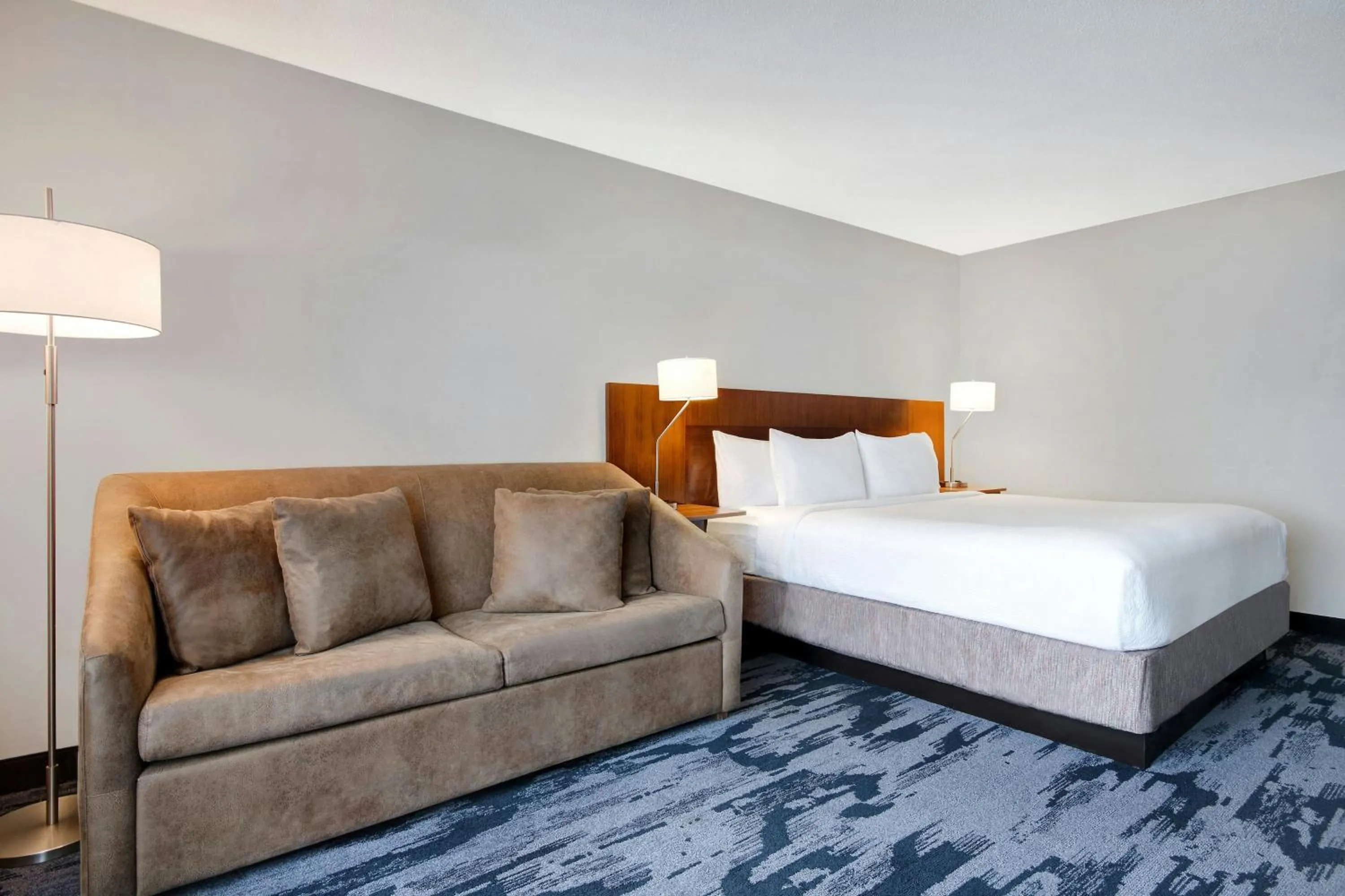 Photo of the whole room, Bed in Fairfield Inn and Suites by Marriott Rochester West/Greece