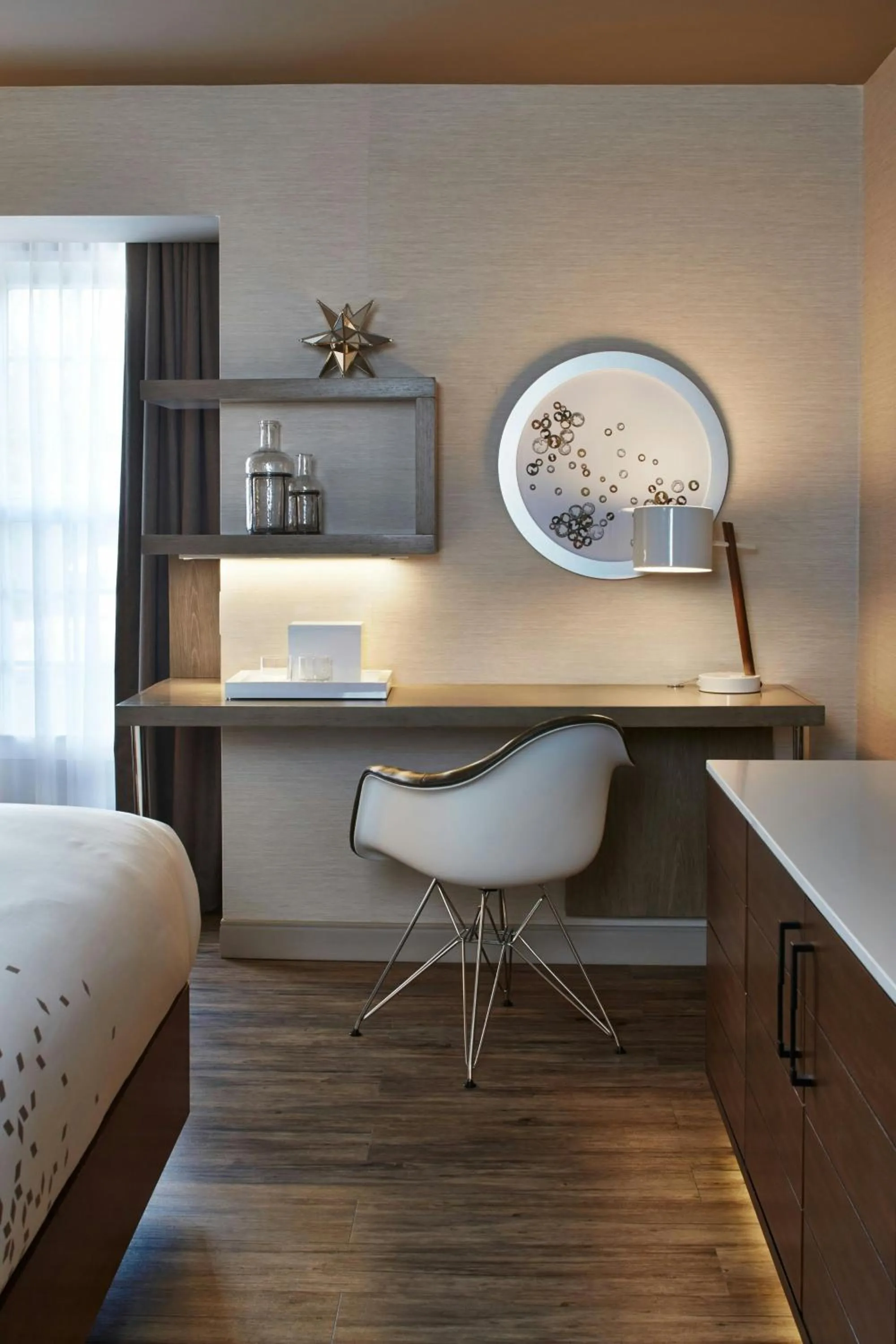 Photo of the whole room, Bed in The Del Monte Lodge Renaissance Rochester Hotel & Spa