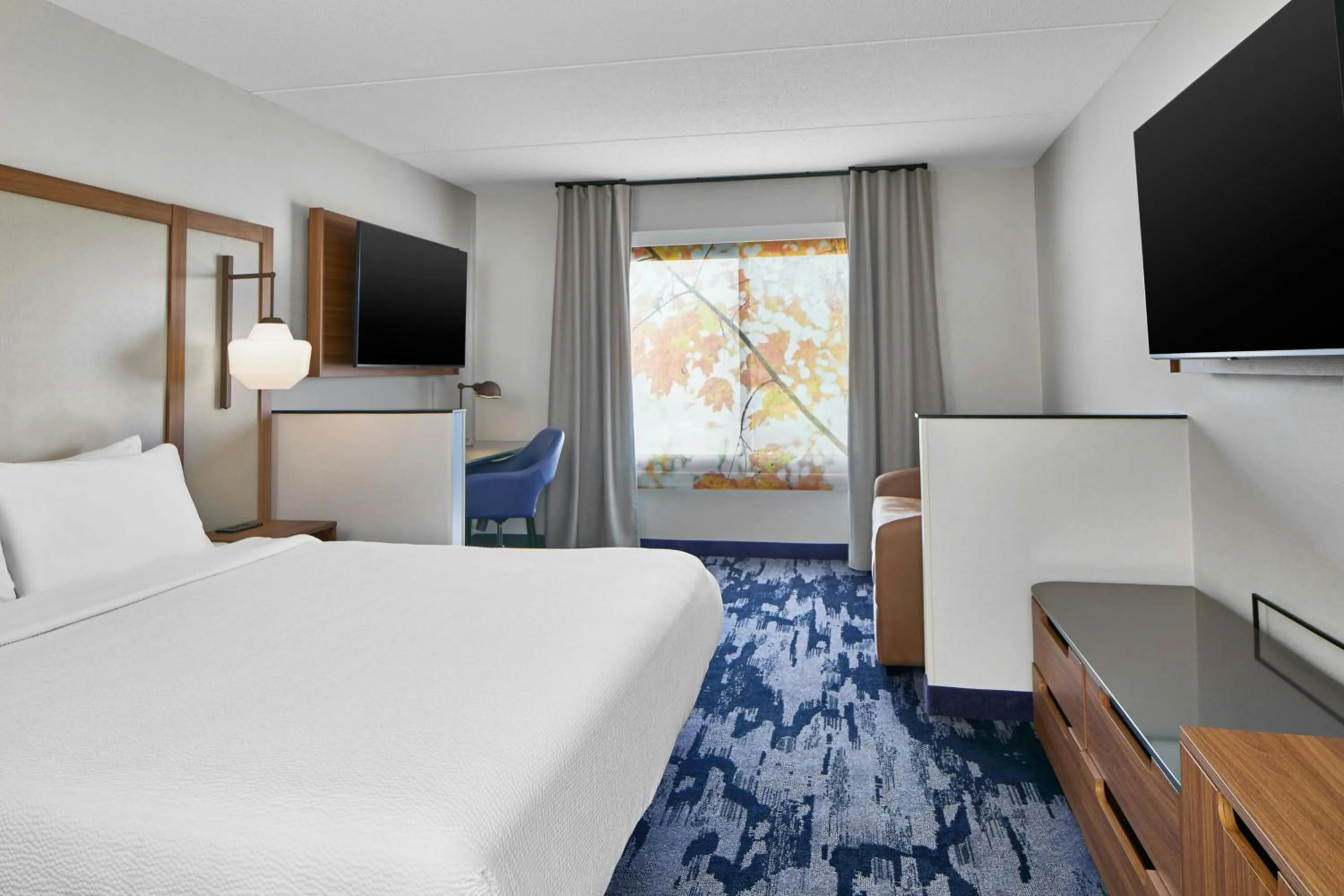 Photo of the whole room, Bed in Fairfield Inn by Marriott Rochester East