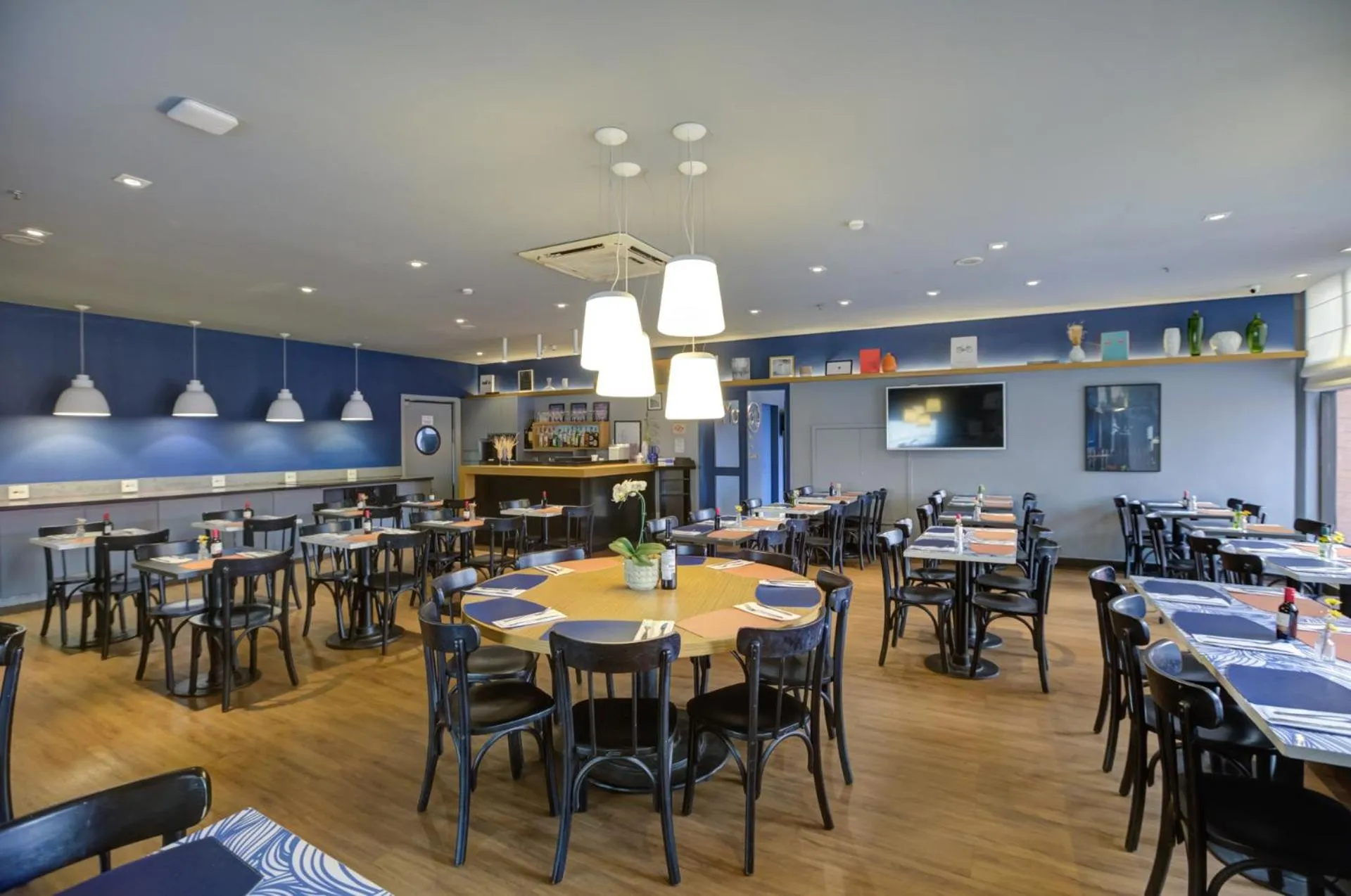 Restaurant/places to eat in Quality Faria Lima