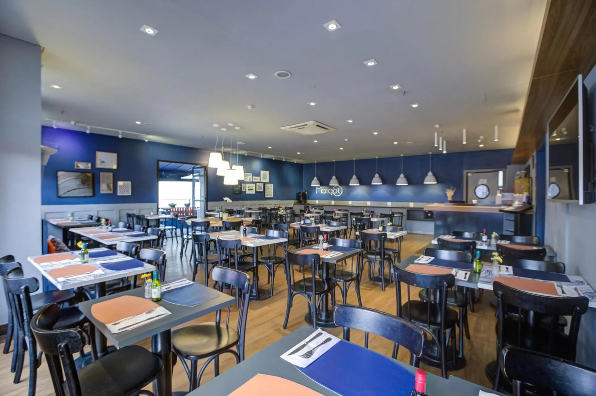 Restaurant/places to eat in Quality Faria Lima