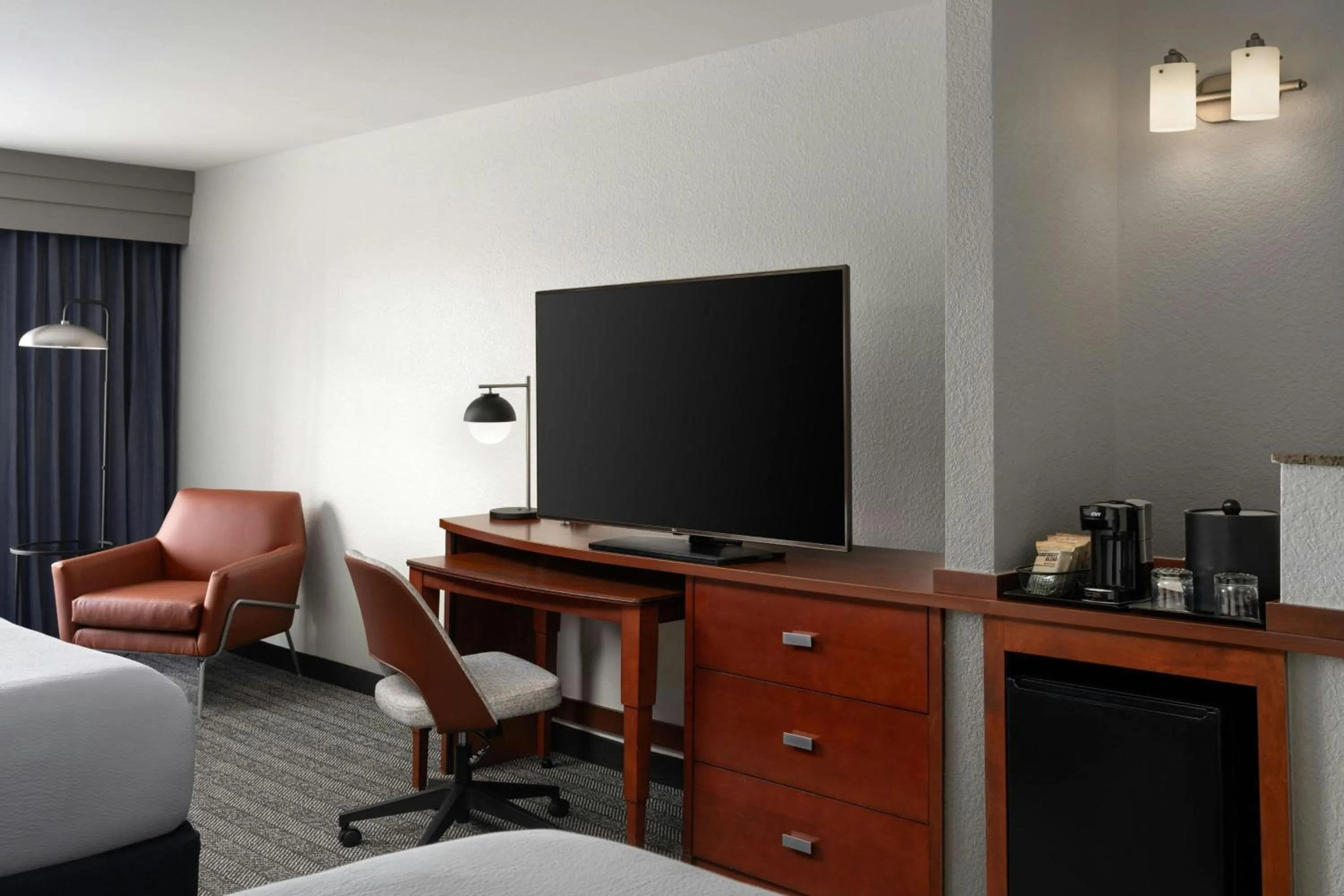 Photo of the whole room in Courtyard Fort Myers at I-75 and Gulf Coast Town Center