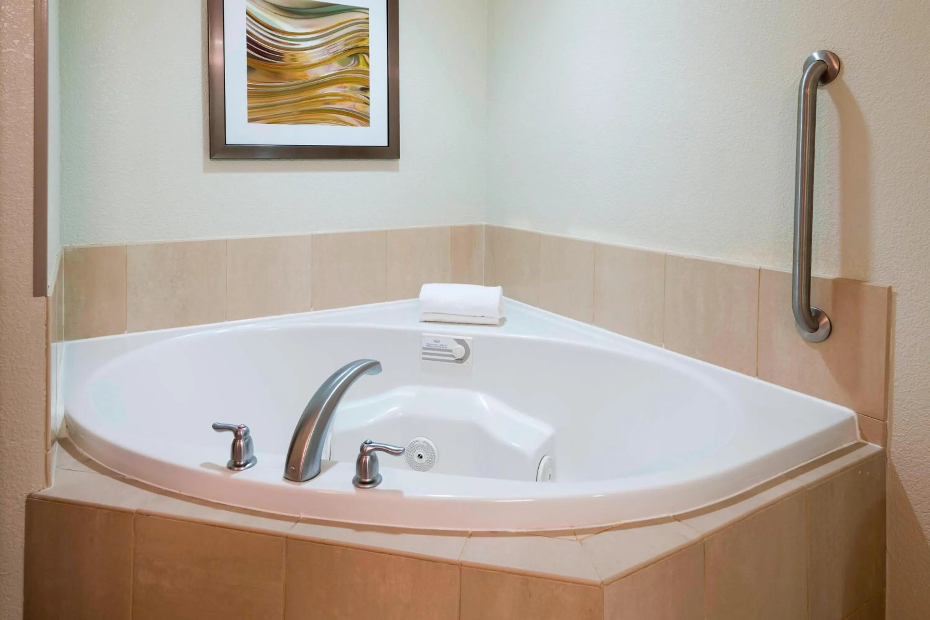 Swimming pool in Courtyard Fort Myers at I-75 and Gulf Coast Town Center