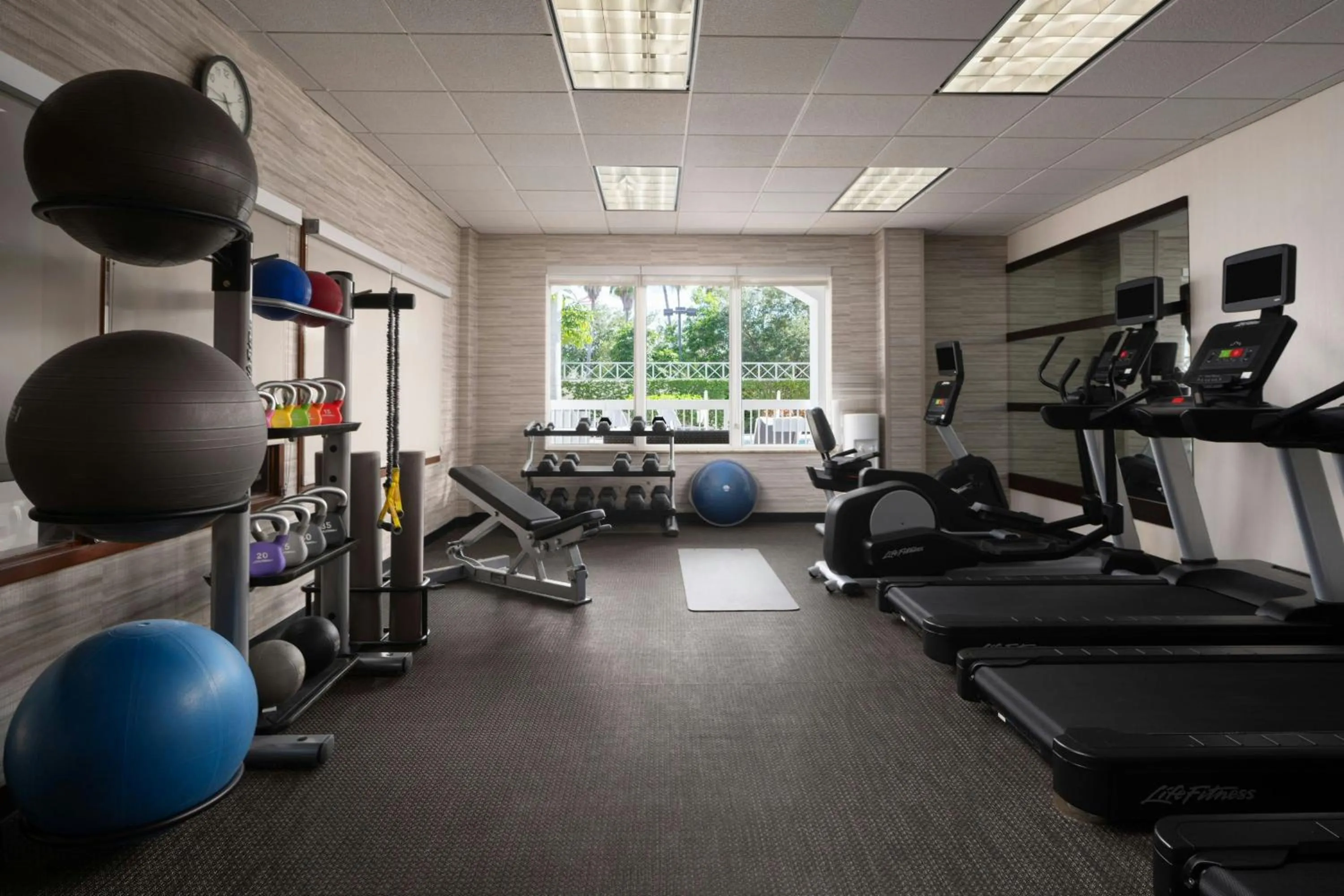 Fitness centre/facilities in Courtyard Fort Myers at I-75 and Gulf Coast Town Center