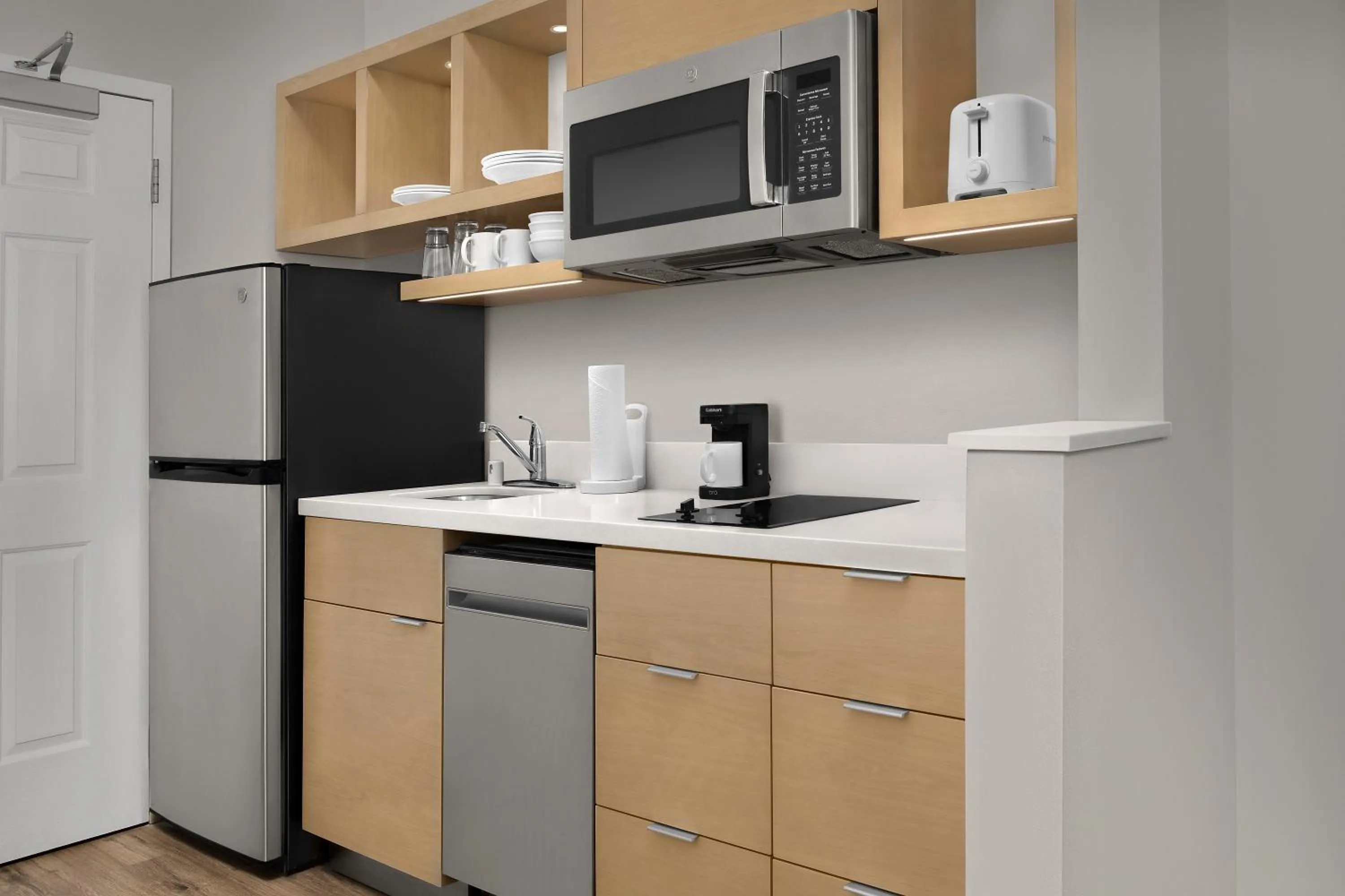 kitchen in TownePlace Suites Sacramento Cal Expo