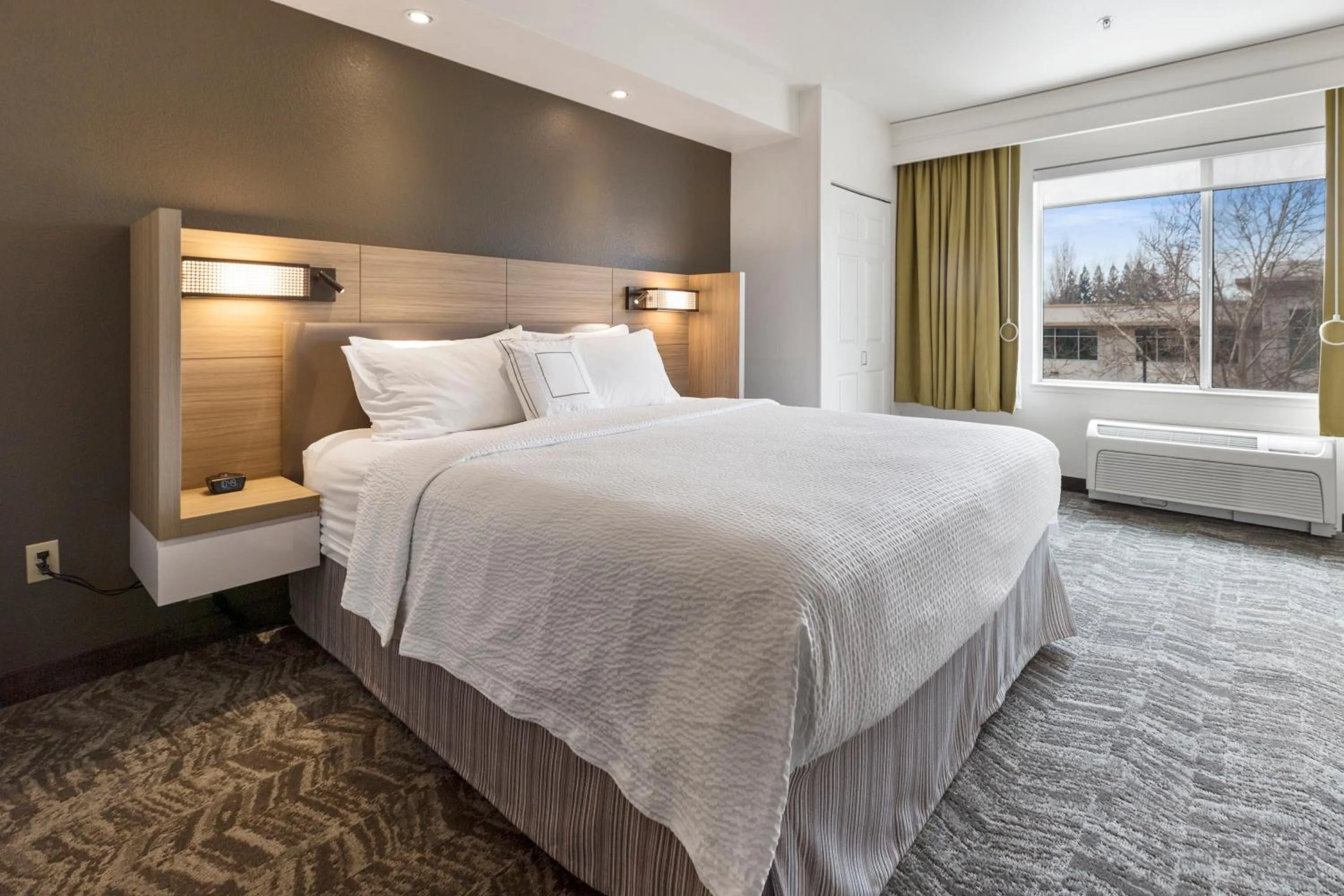 Bed in SpringHill Suites by Marriott Sacramento Natomas