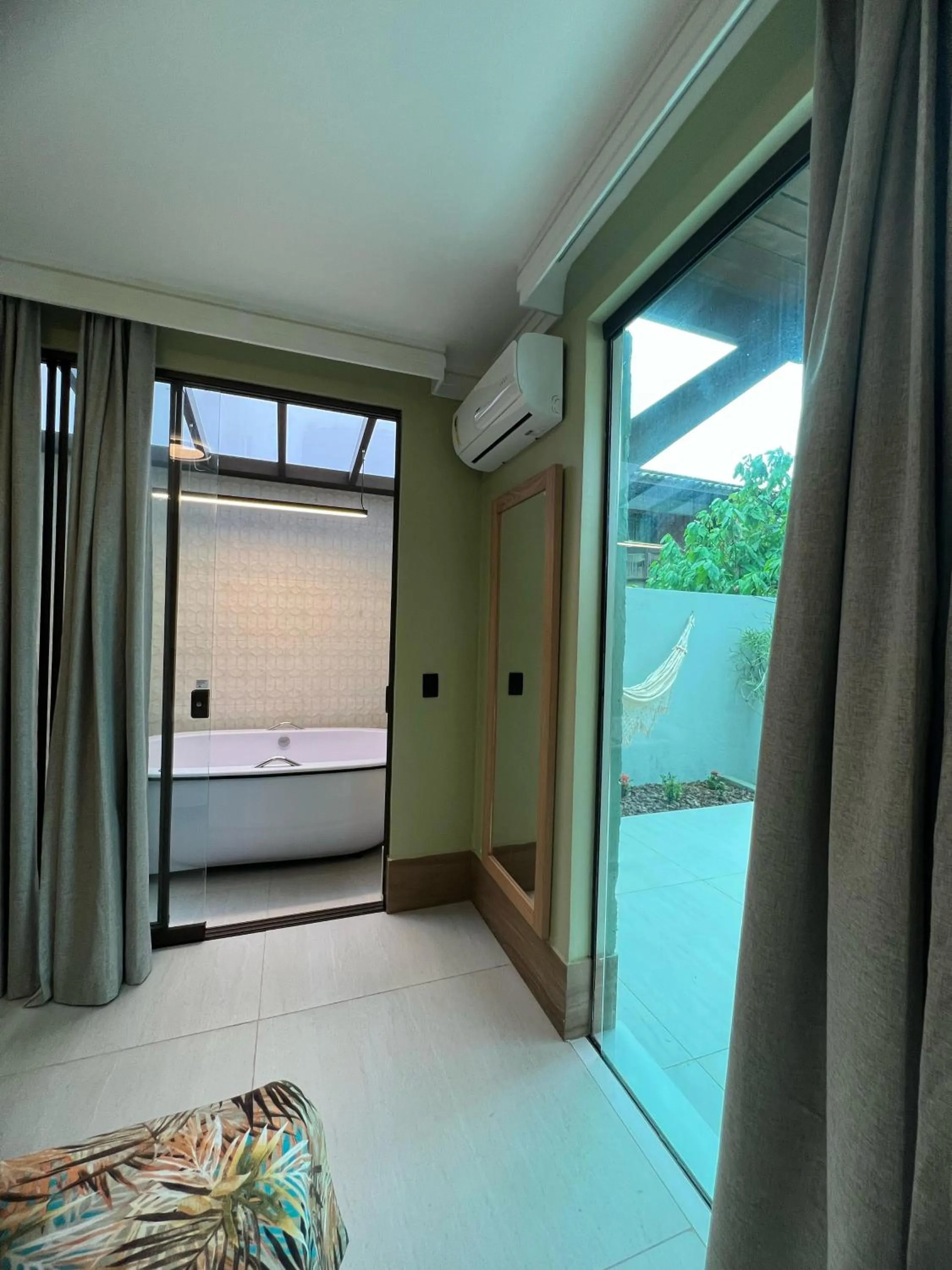 Hot Tub, Bed in Pousada Praia Bela