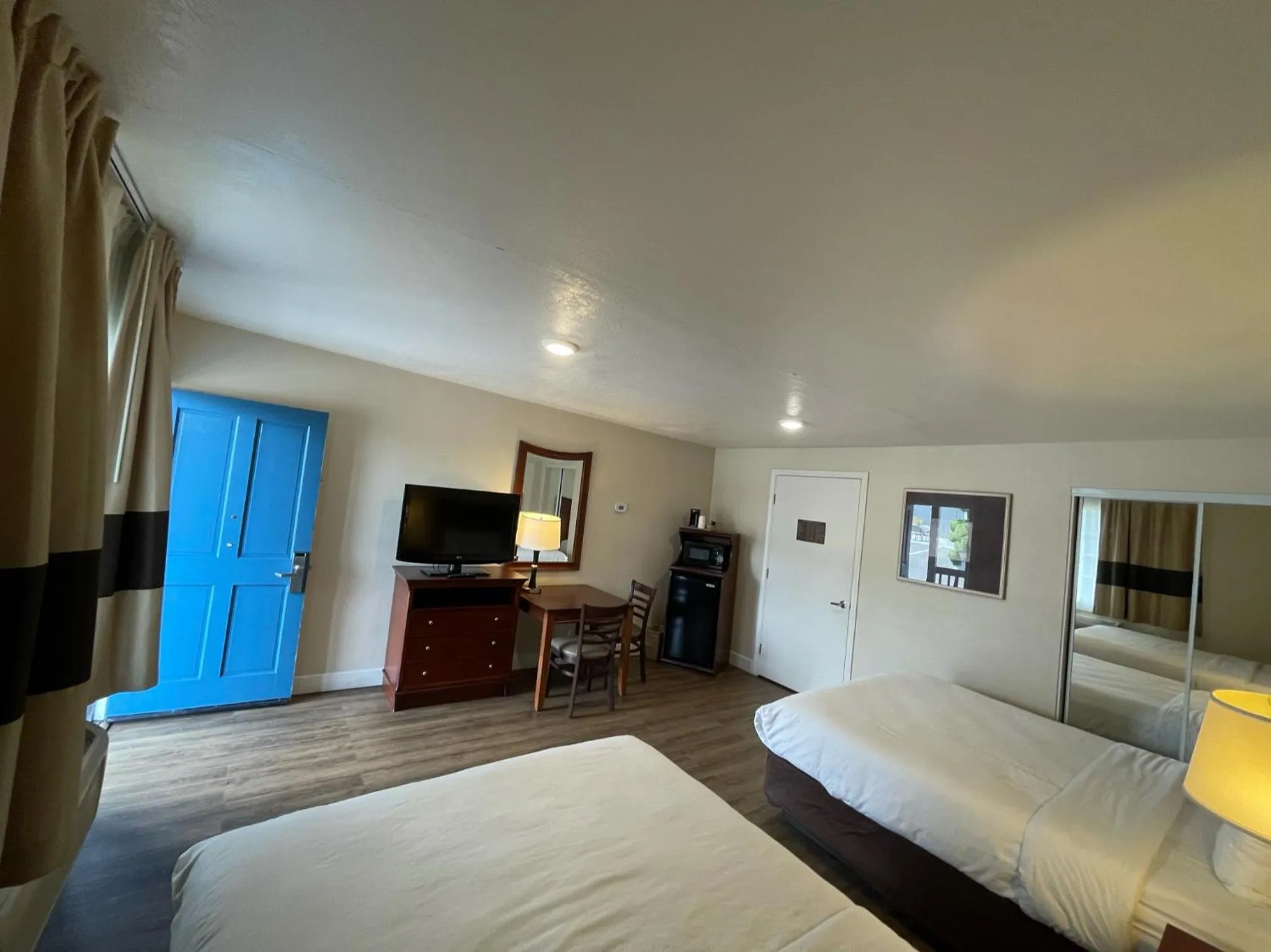 Photo of the whole room, Bed in Blu Pacific Hotel