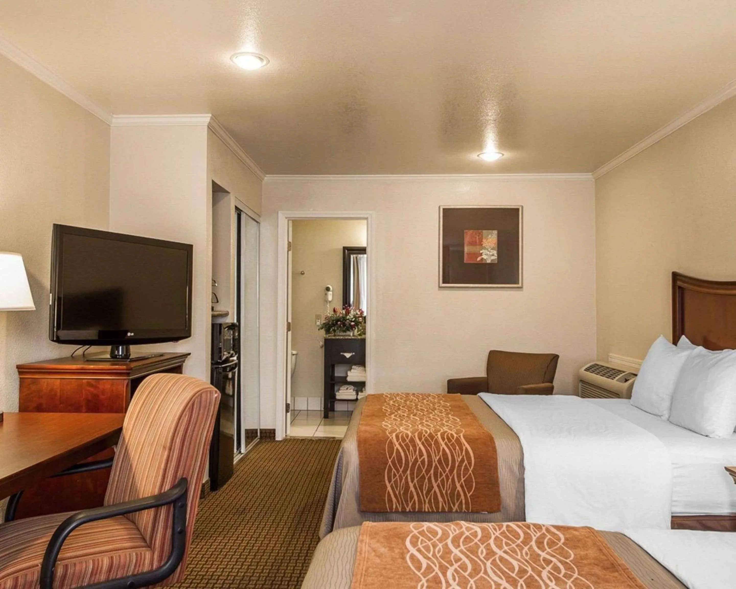 Photo of the whole room, Bed in Blu Pacific Hotel