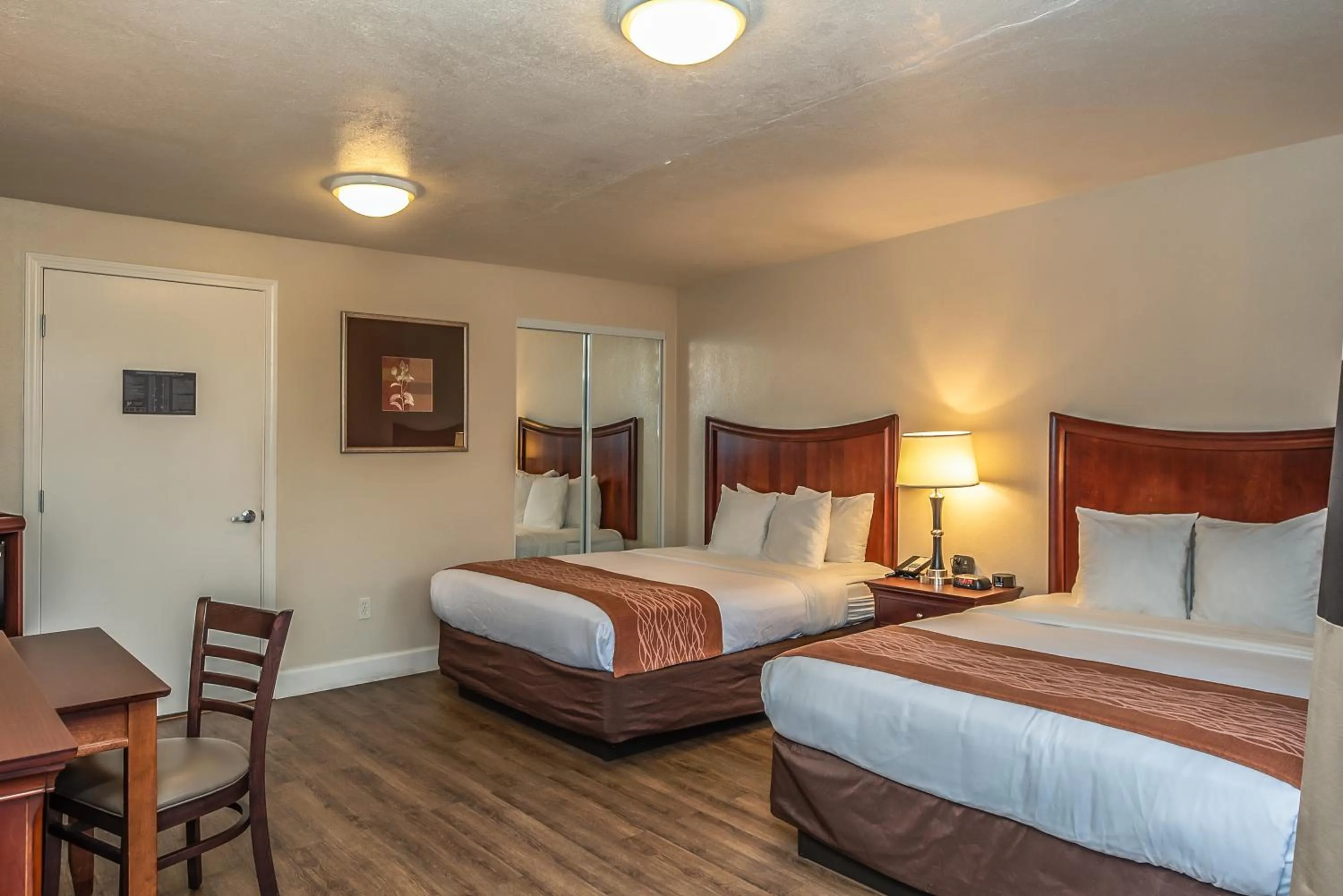 Bedroom, Bed in Blu Pacific Hotel