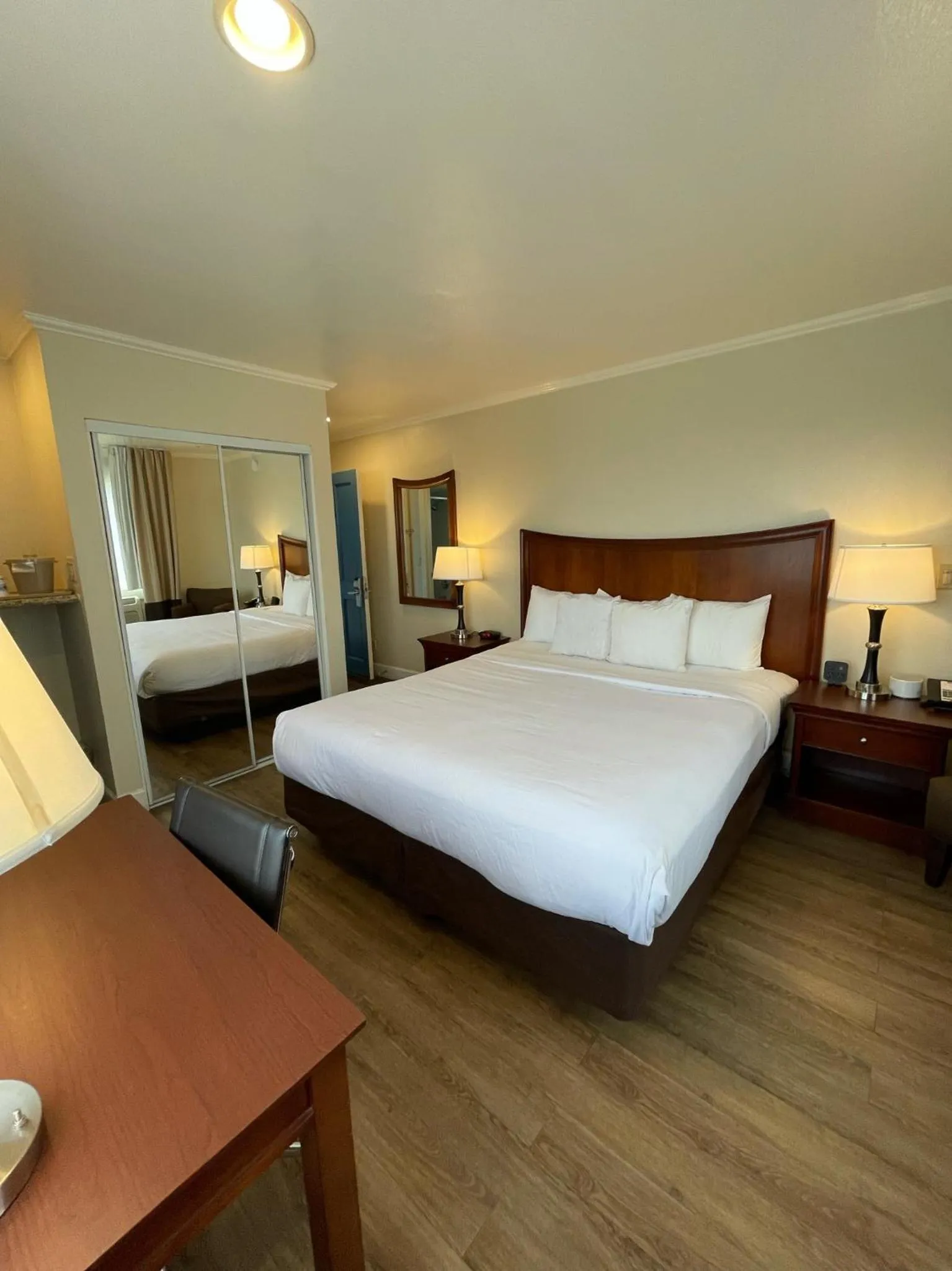 Photo of the whole room, Bed in Blu Pacific Hotel