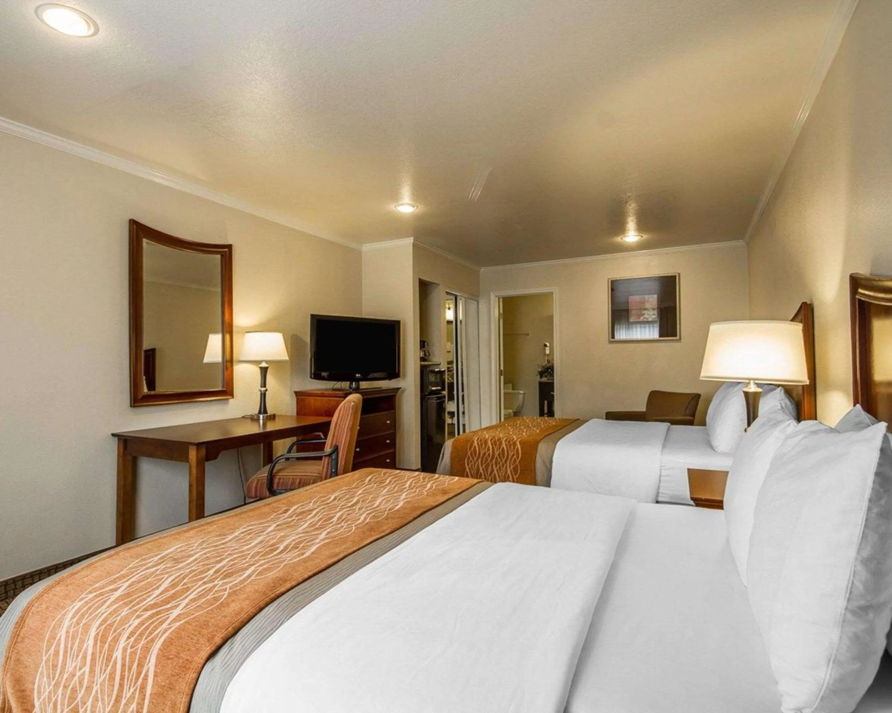 Photo of the whole room, Bed in Blu Pacific Hotel