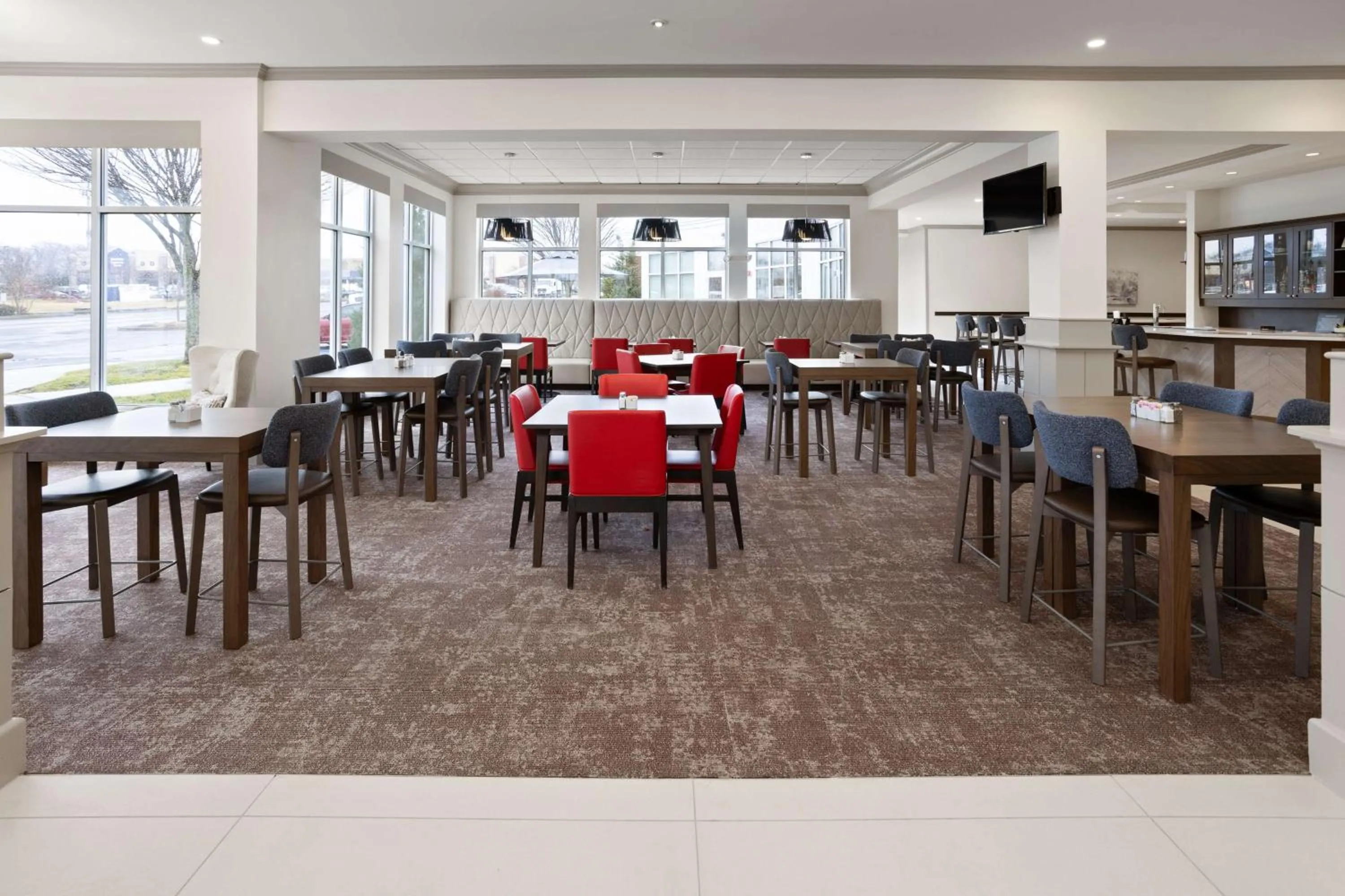 Restaurant/places to eat in Hilton Garden Inn Milford