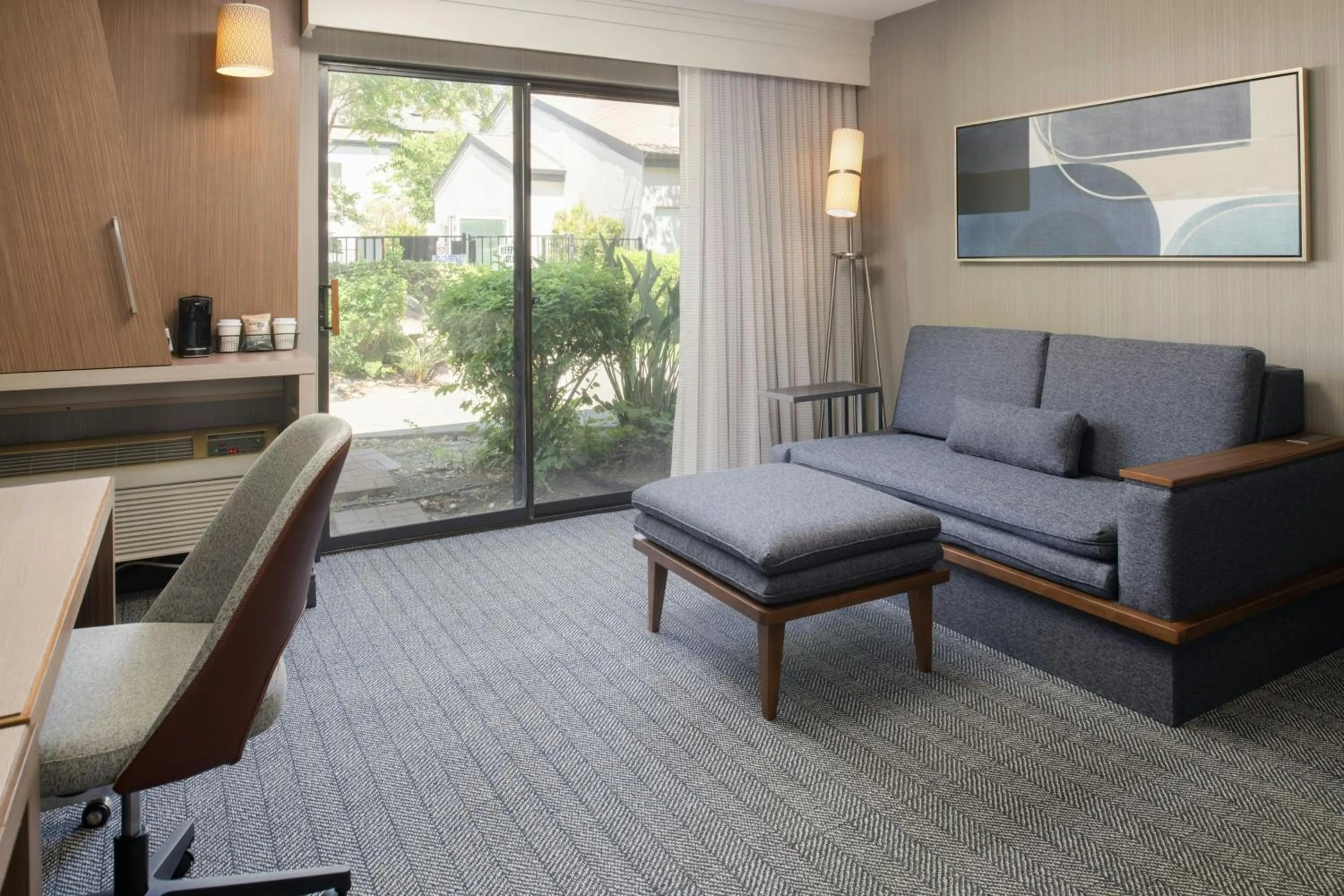 Photo of the whole room in Courtyard by Marriott Vacaville