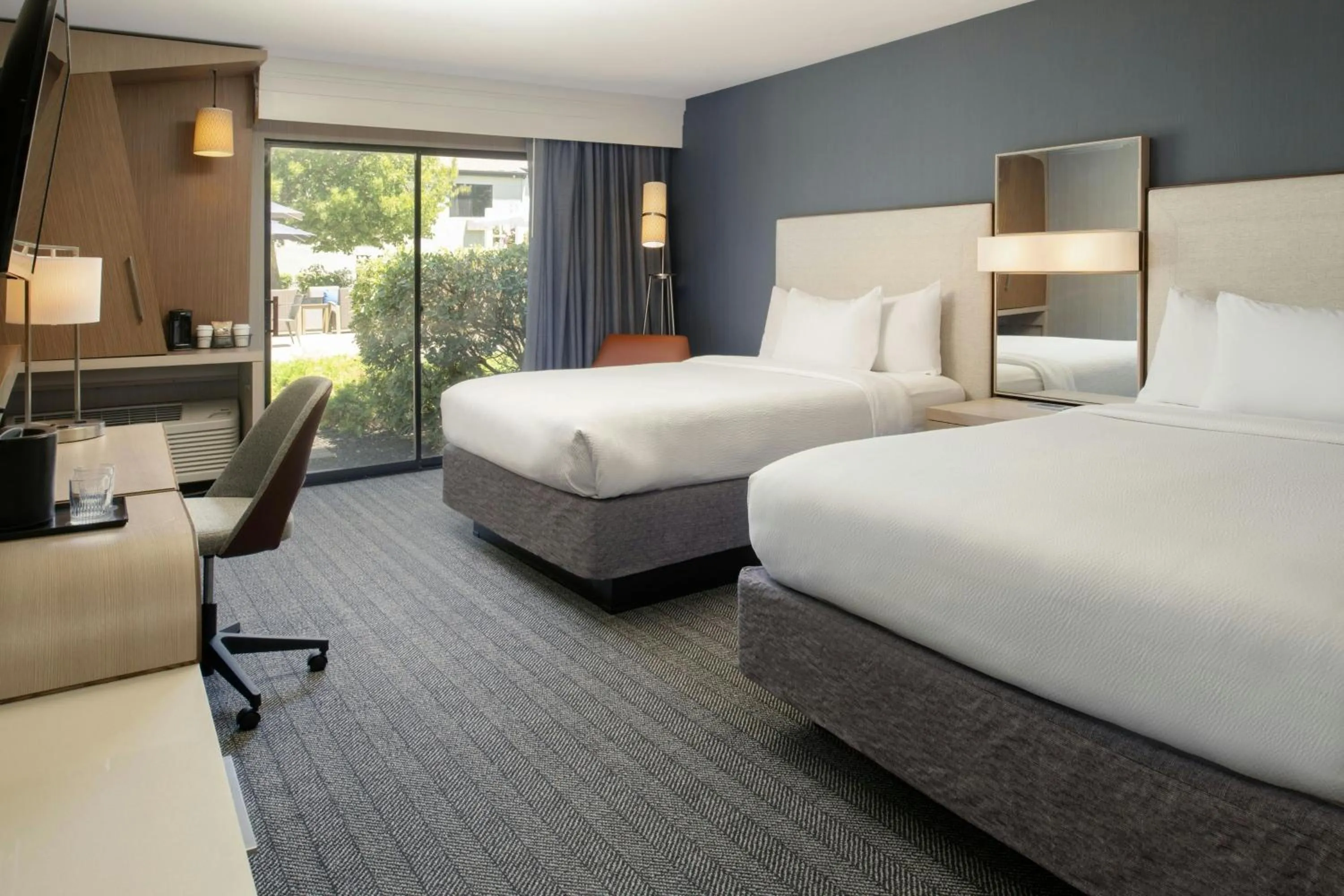 Photo of the whole room, Bed in Courtyard by Marriott Vacaville