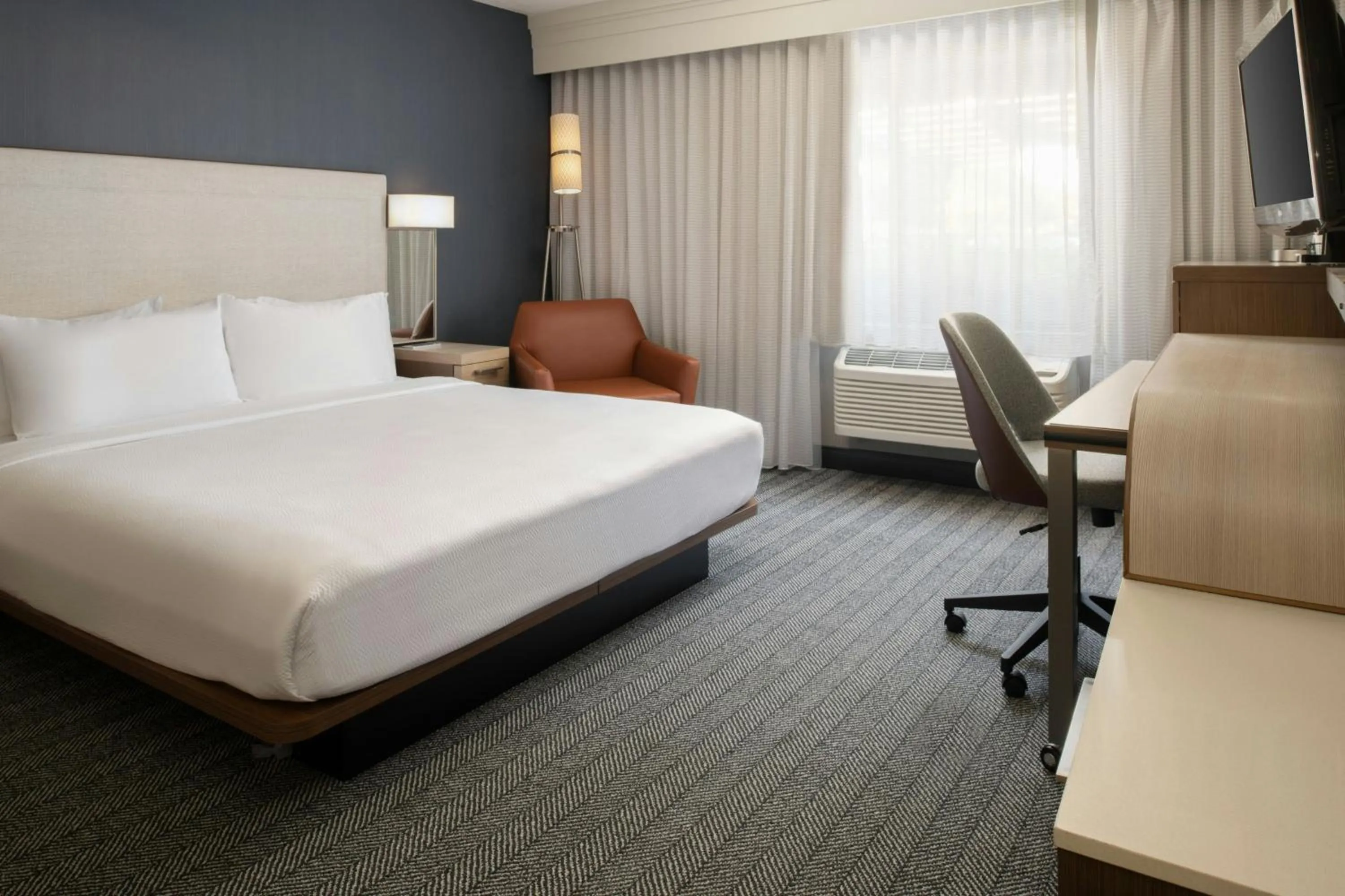 Photo of the whole room, Bed in Courtyard by Marriott Vacaville