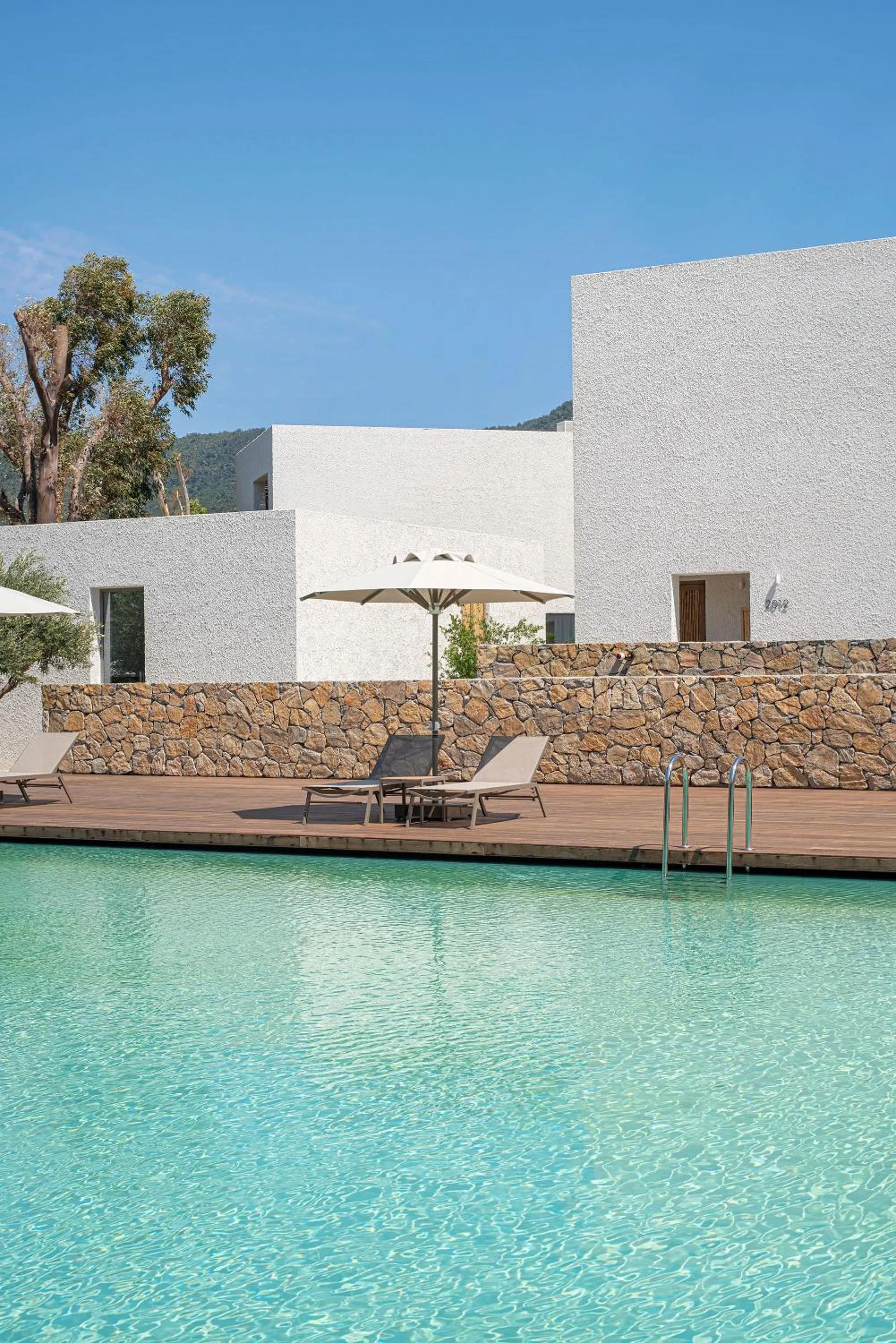 Swimming pool in Voyage Torba Hotel